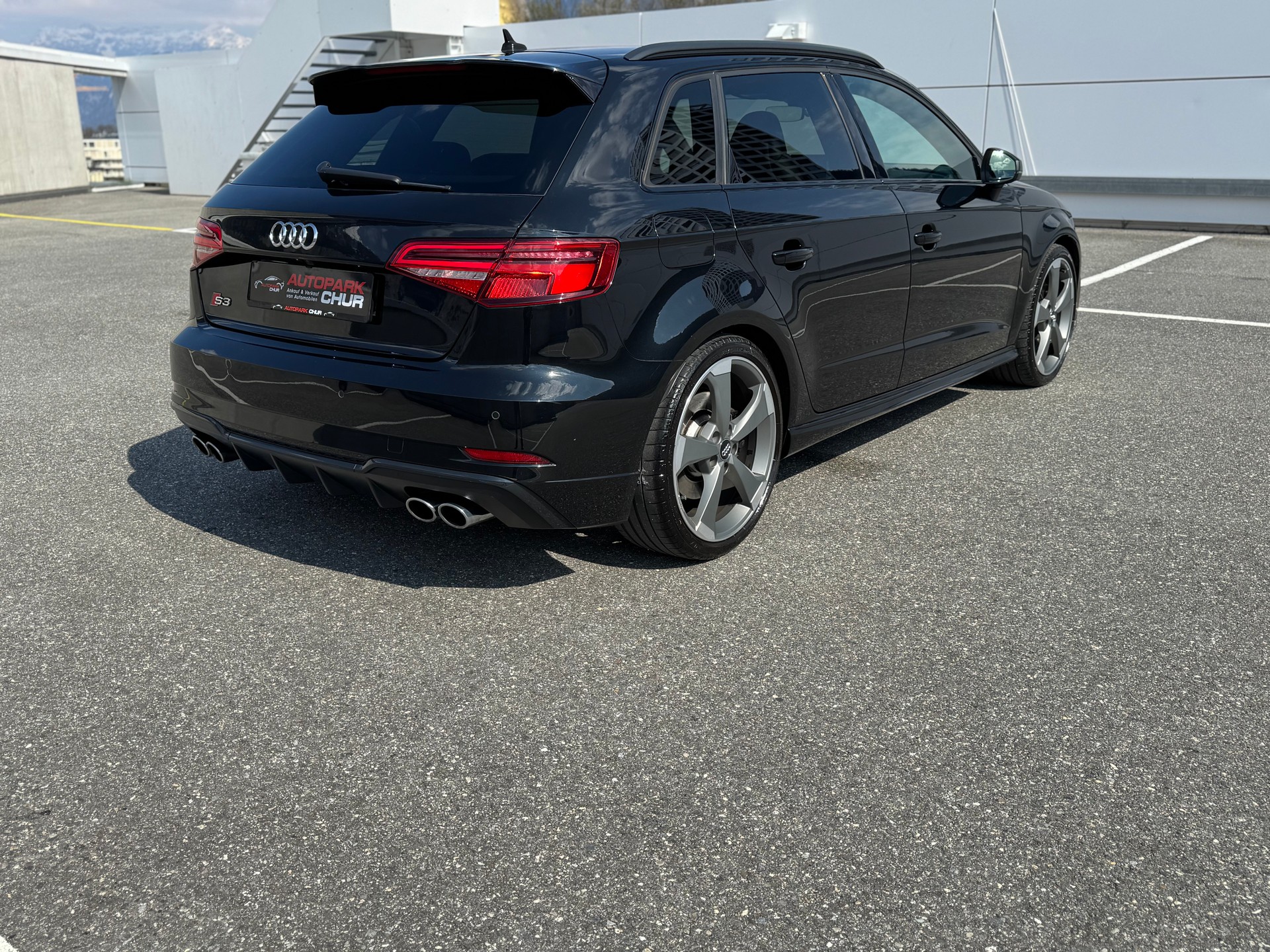 AUDI S3 Sportback 2.0 TFSI quattro S-tronic-image-4