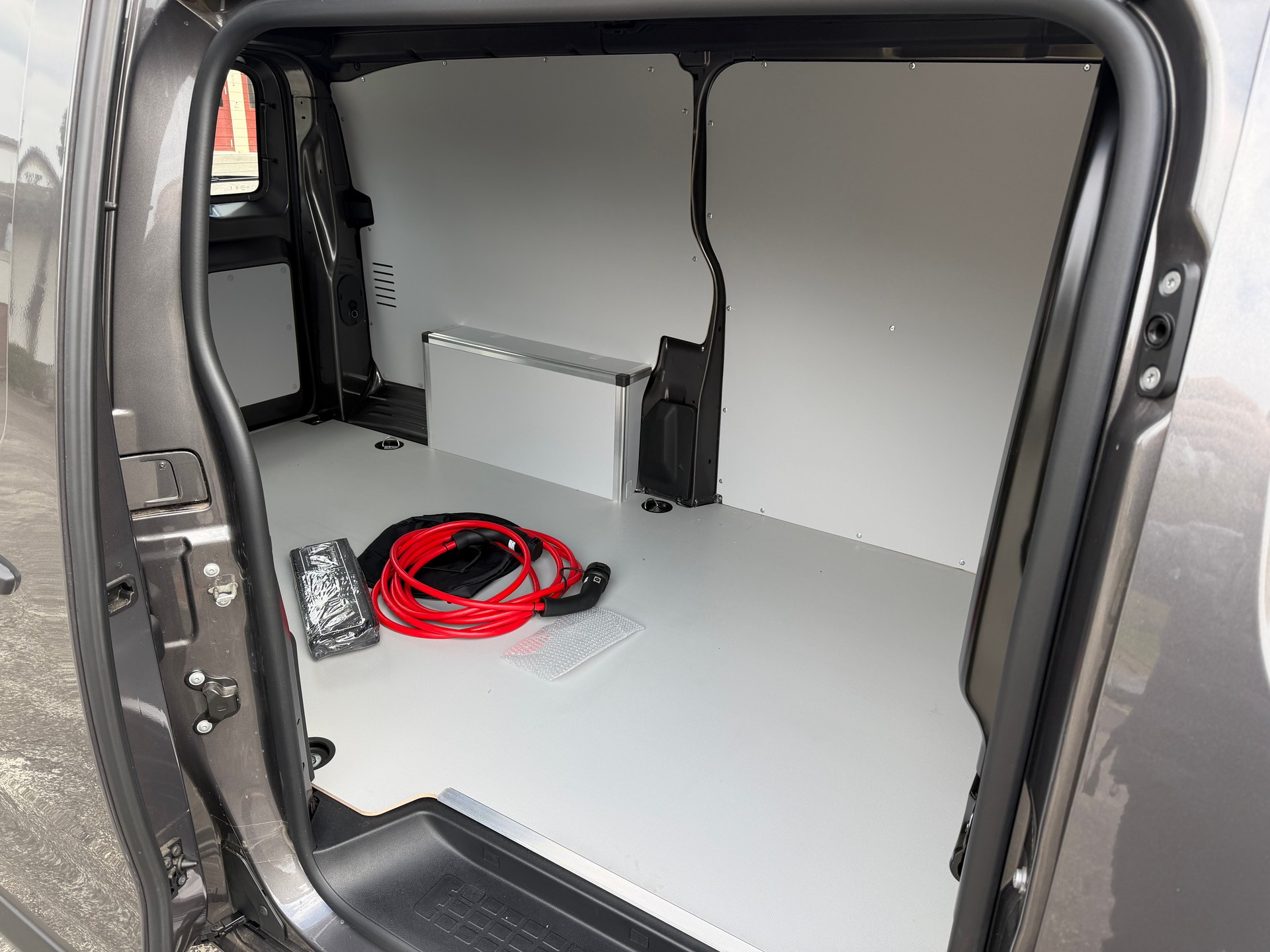 PEUGEOT e-Expert Kaw. Standard 75 kWh L3-image-8