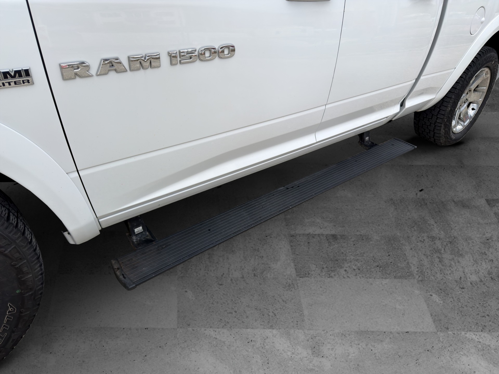 DODGE 1500 HEMI V8 Laramie 5.7-image-15