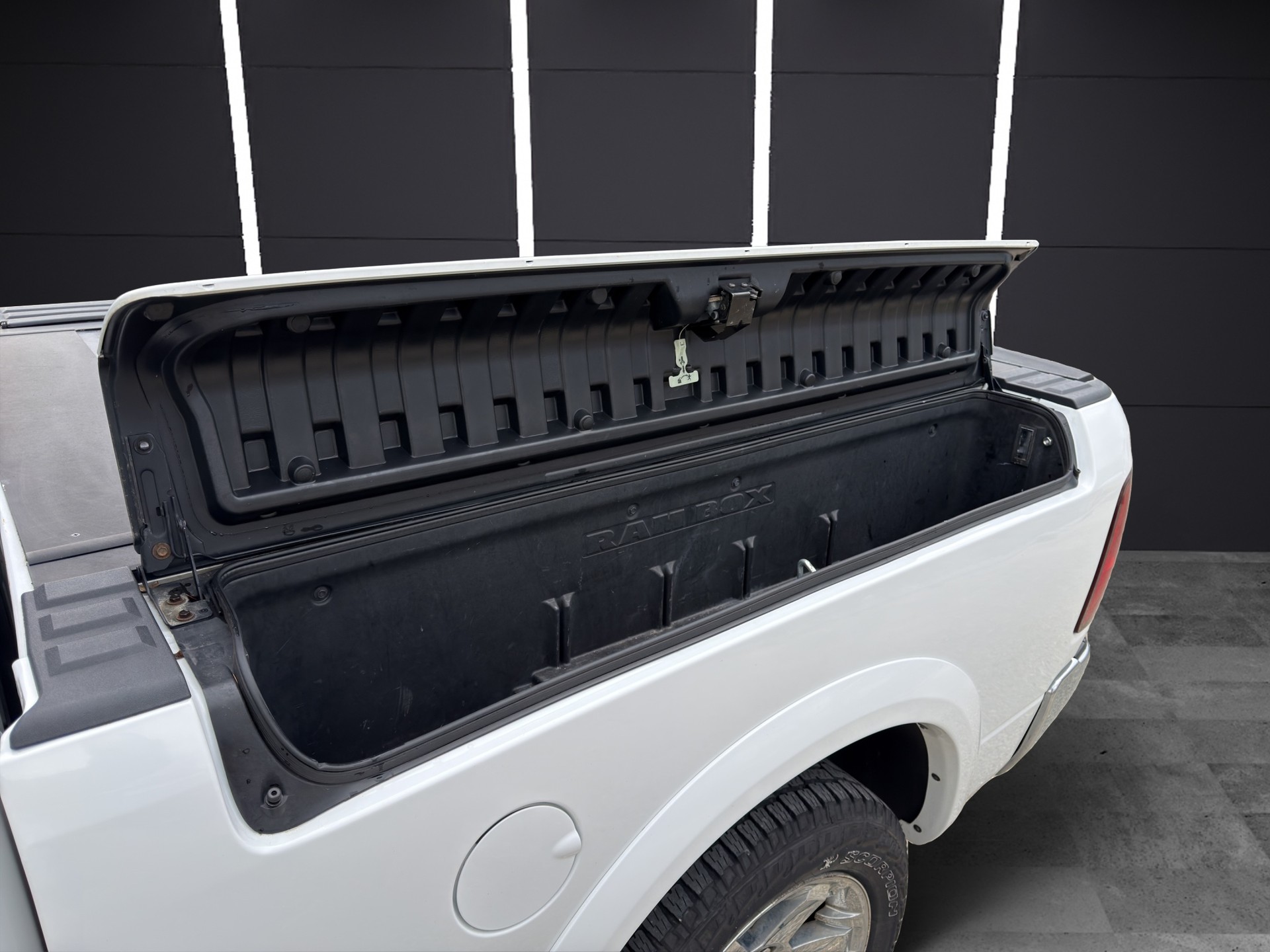 DODGE 1500 HEMI V8 Laramie 5.7-image-16