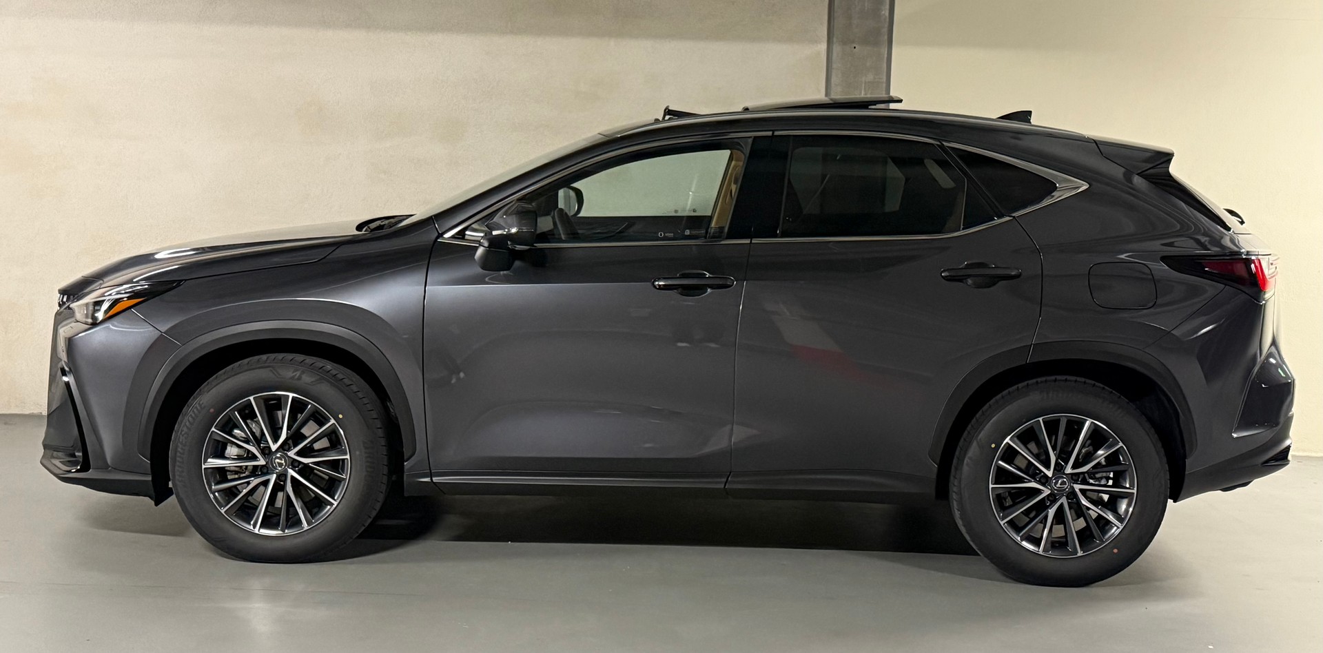 LEXUS NX 450h+ E-FOUR Comfort-image-2