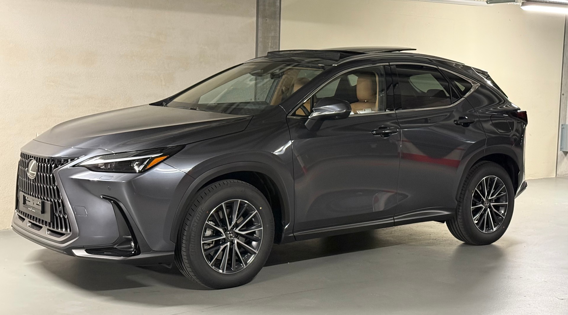 LEXUS NX 450h+ E-FOUR Comfort-image-1