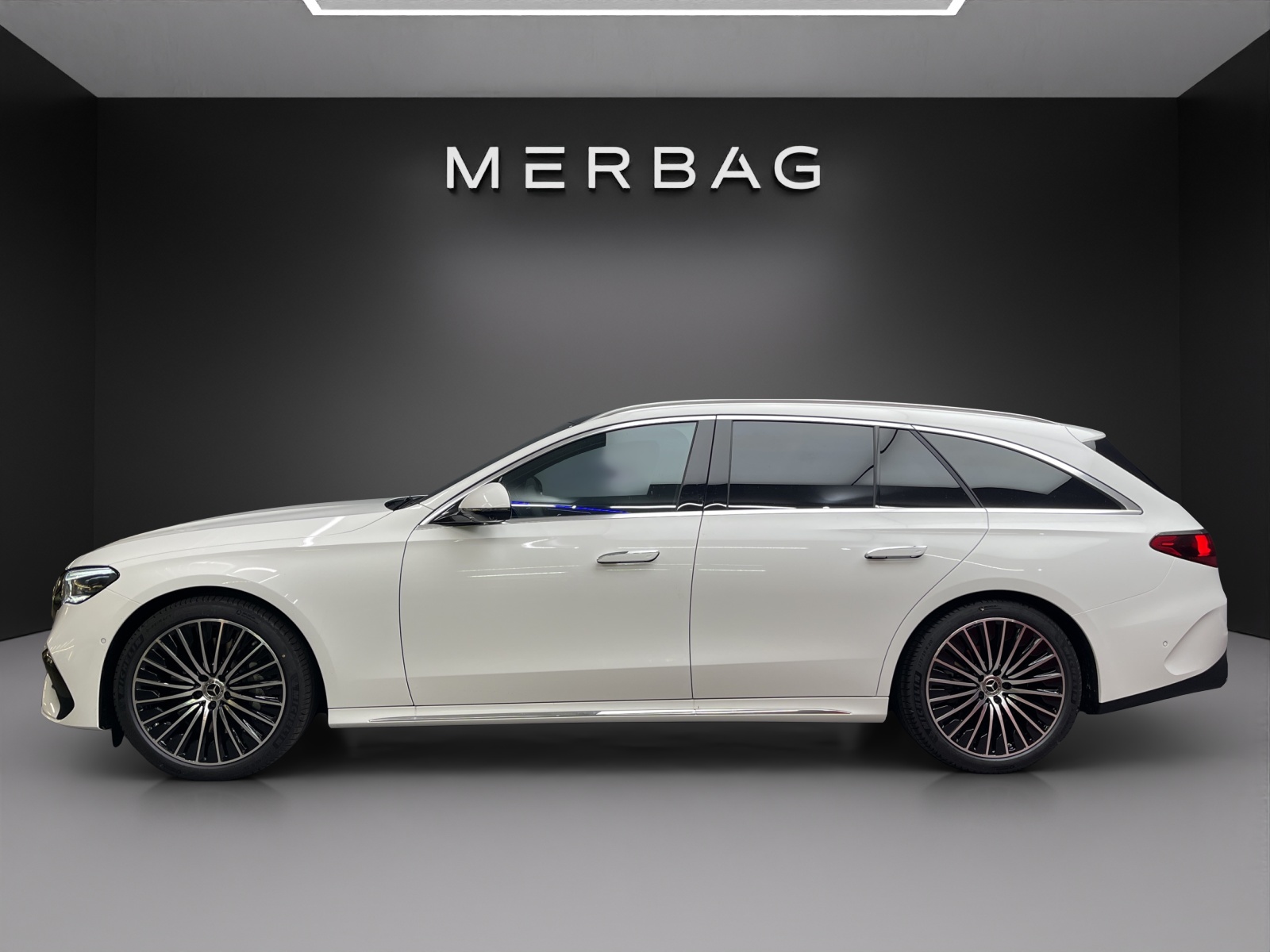 MERCEDES-BENZ E 220 d 4MATIC T-Modell 9G-Tronic-image-1