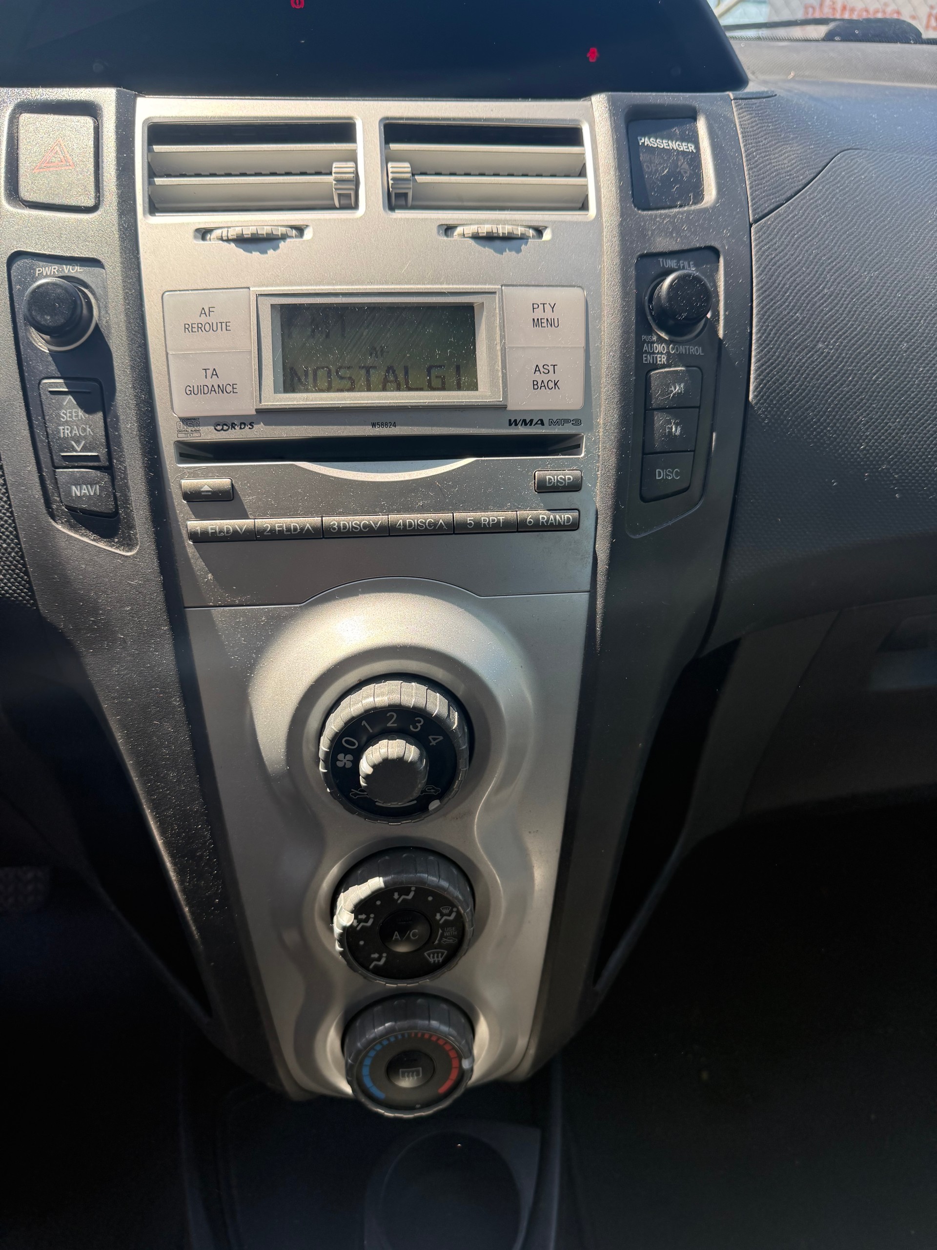 TOYOTA Yaris 1.3 Chic Multimode-image-5
