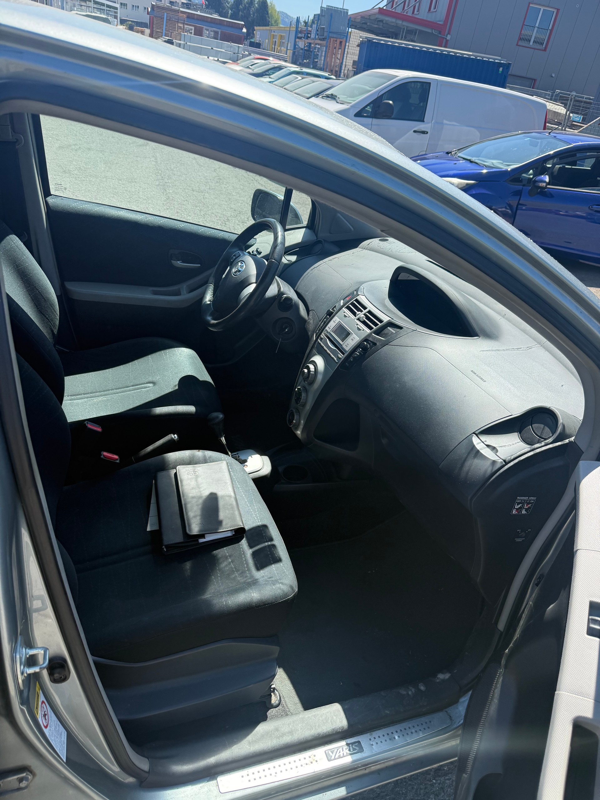 TOYOTA Yaris 1.3 Chic Multimode-image-8