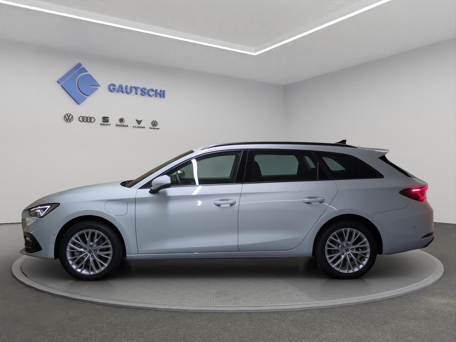 SEAT Leon ST 1.5 eHybrid pHEV DSG Style-image-1