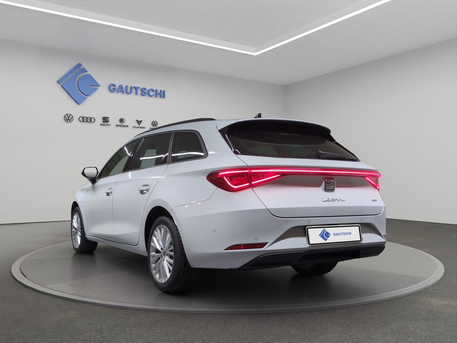 SEAT Leon ST 1.5 eHybrid pHEV DSG Style-image-2