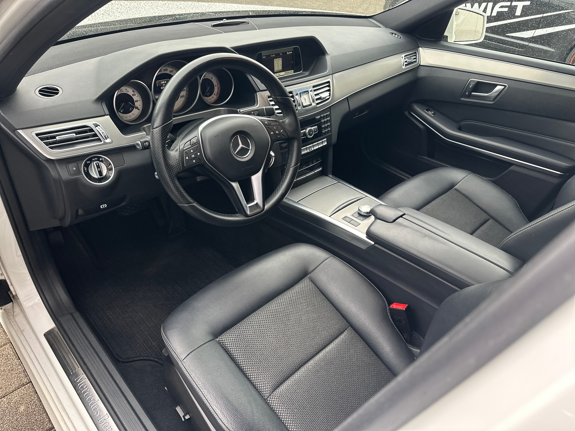 MERCEDES-BENZ E 220 CDI Avantgarde 7G-Tronic-image-4