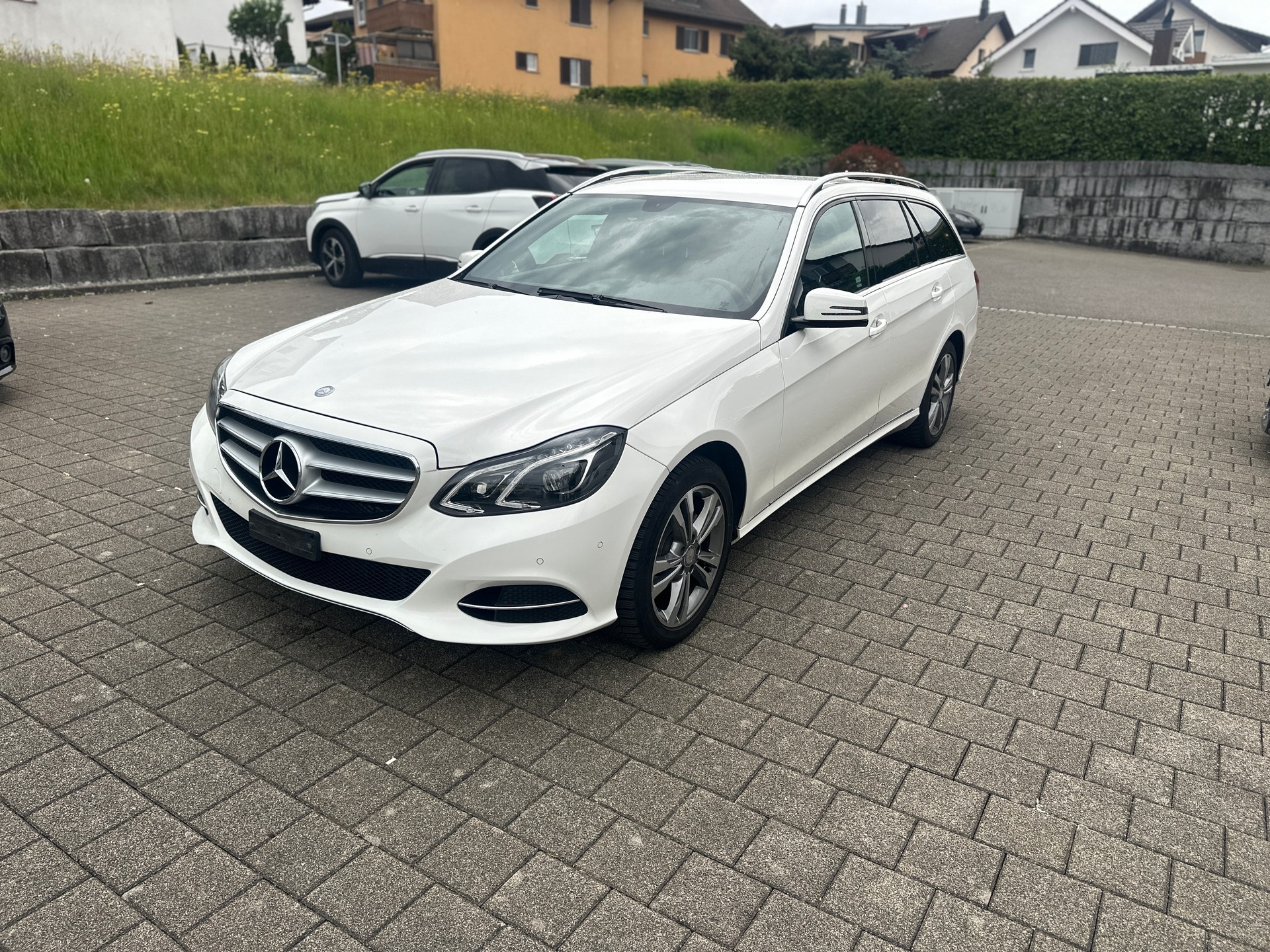 MERCEDES-BENZ E 220 CDI Avantgarde 7G-Tronic-image-17