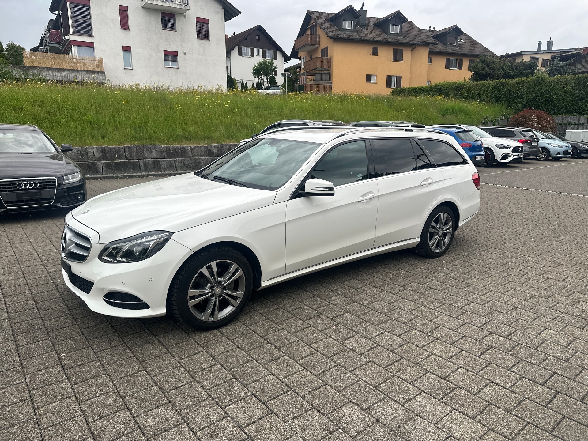 MERCEDES-BENZ E 220 CDI Avantgarde 7G-Tronic-image-14