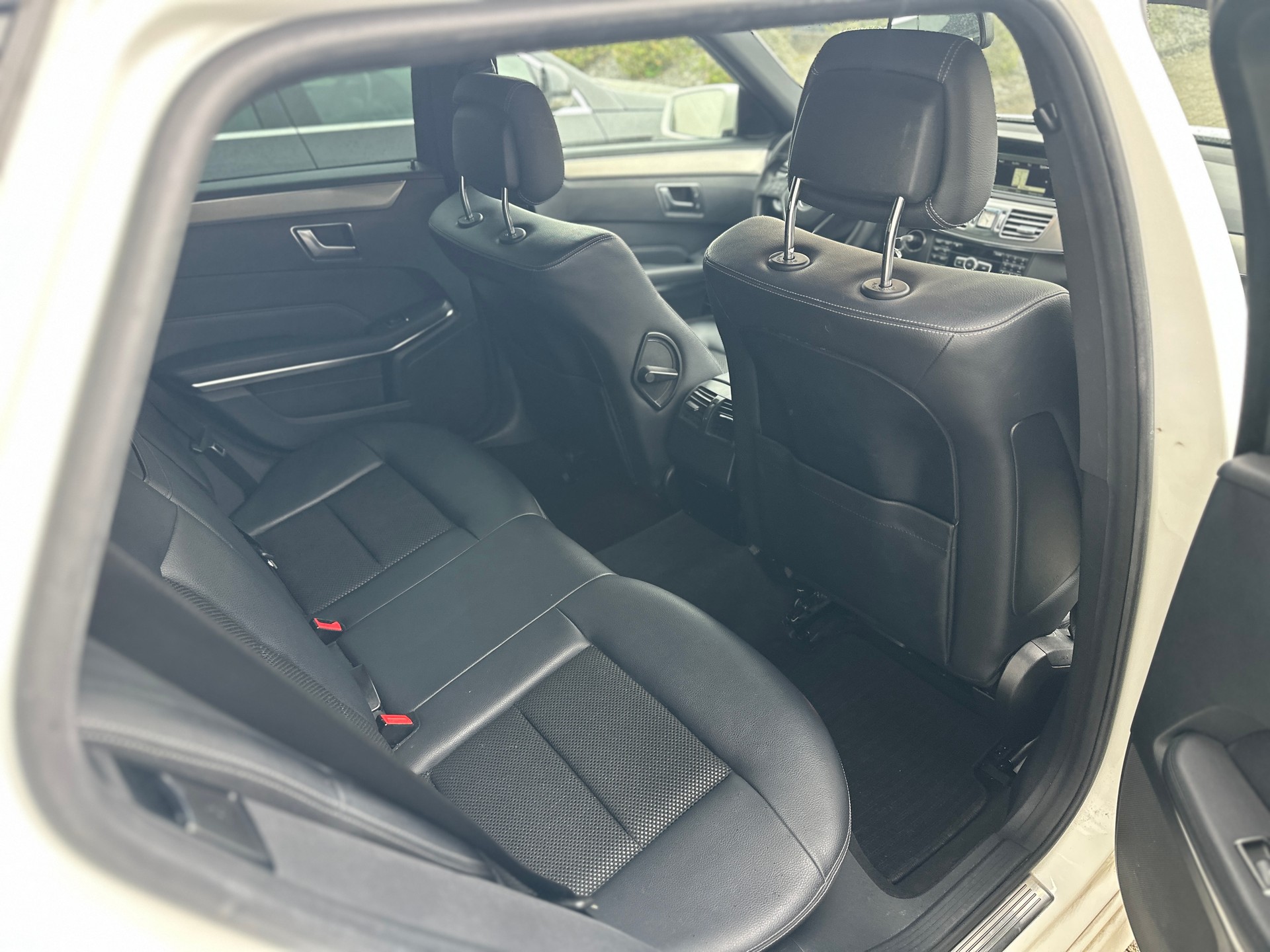 MERCEDES-BENZ E 220 CDI Avantgarde 7G-Tronic-image-10