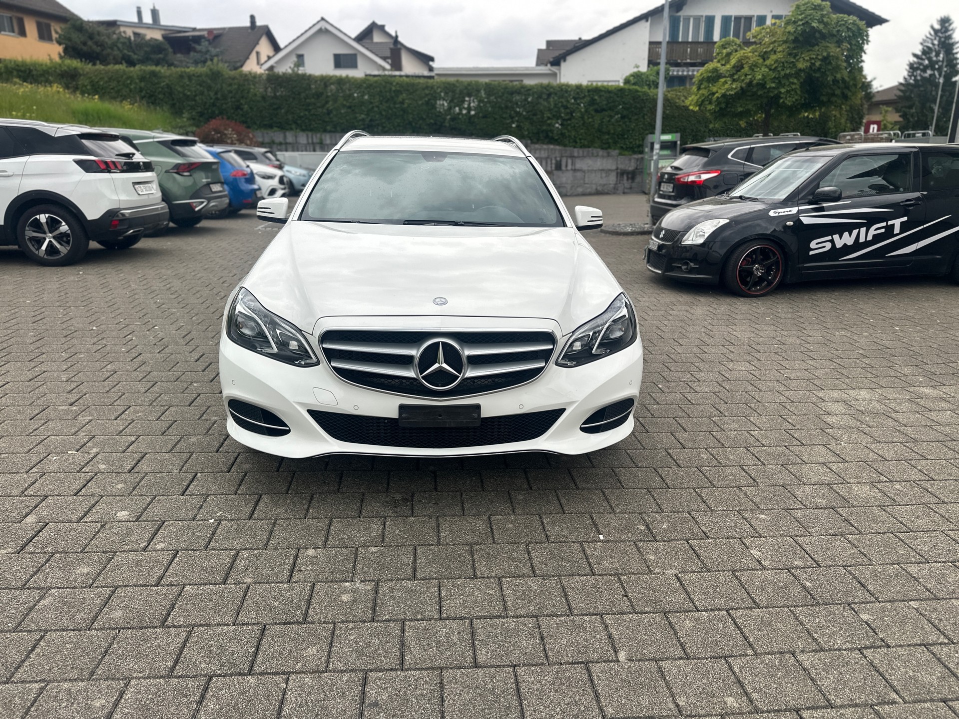 MERCEDES-BENZ E 220 CDI Avantgarde 7G-Tronic-image-13