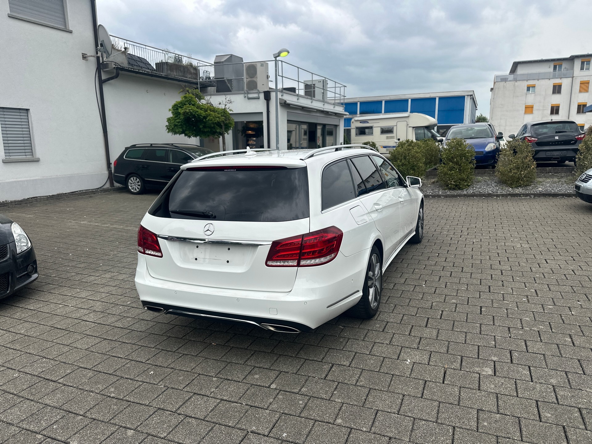 MERCEDES-BENZ E 220 CDI Avantgarde 7G-Tronic-image-16