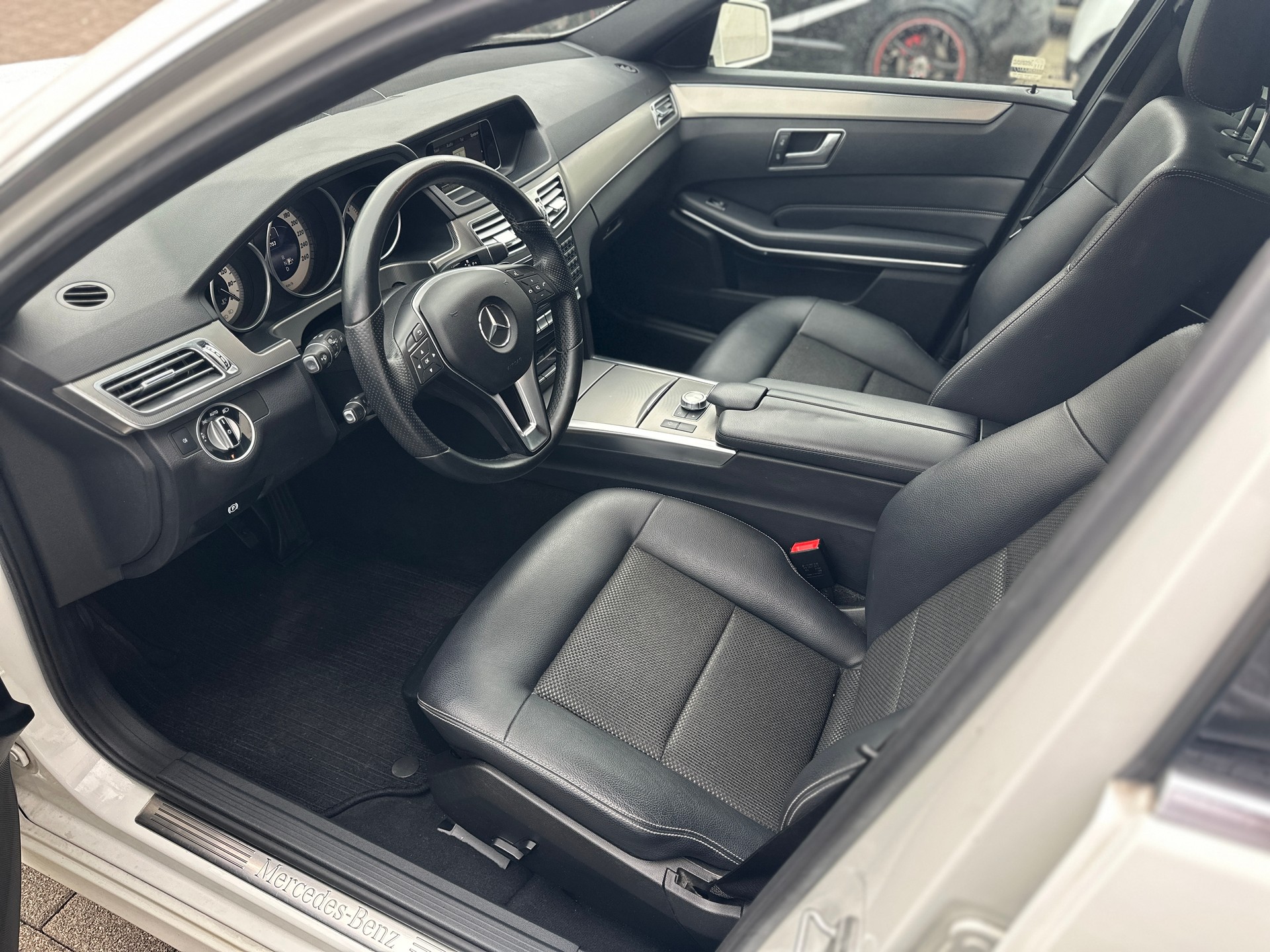 MERCEDES-BENZ E 220 CDI Avantgarde 7G-Tronic-image-8
