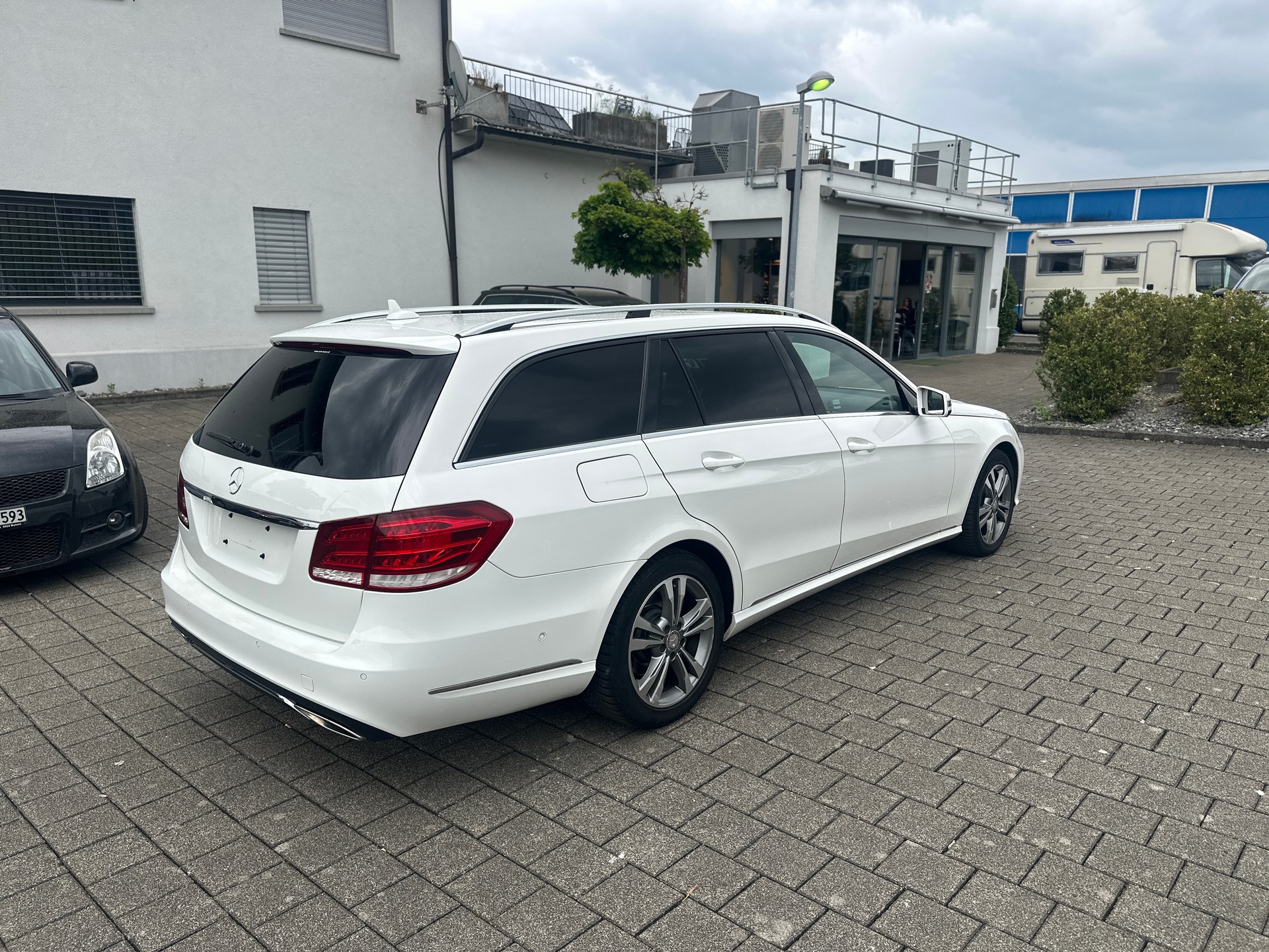 MERCEDES-BENZ E 220 CDI Avantgarde 7G-Tronic-image-6