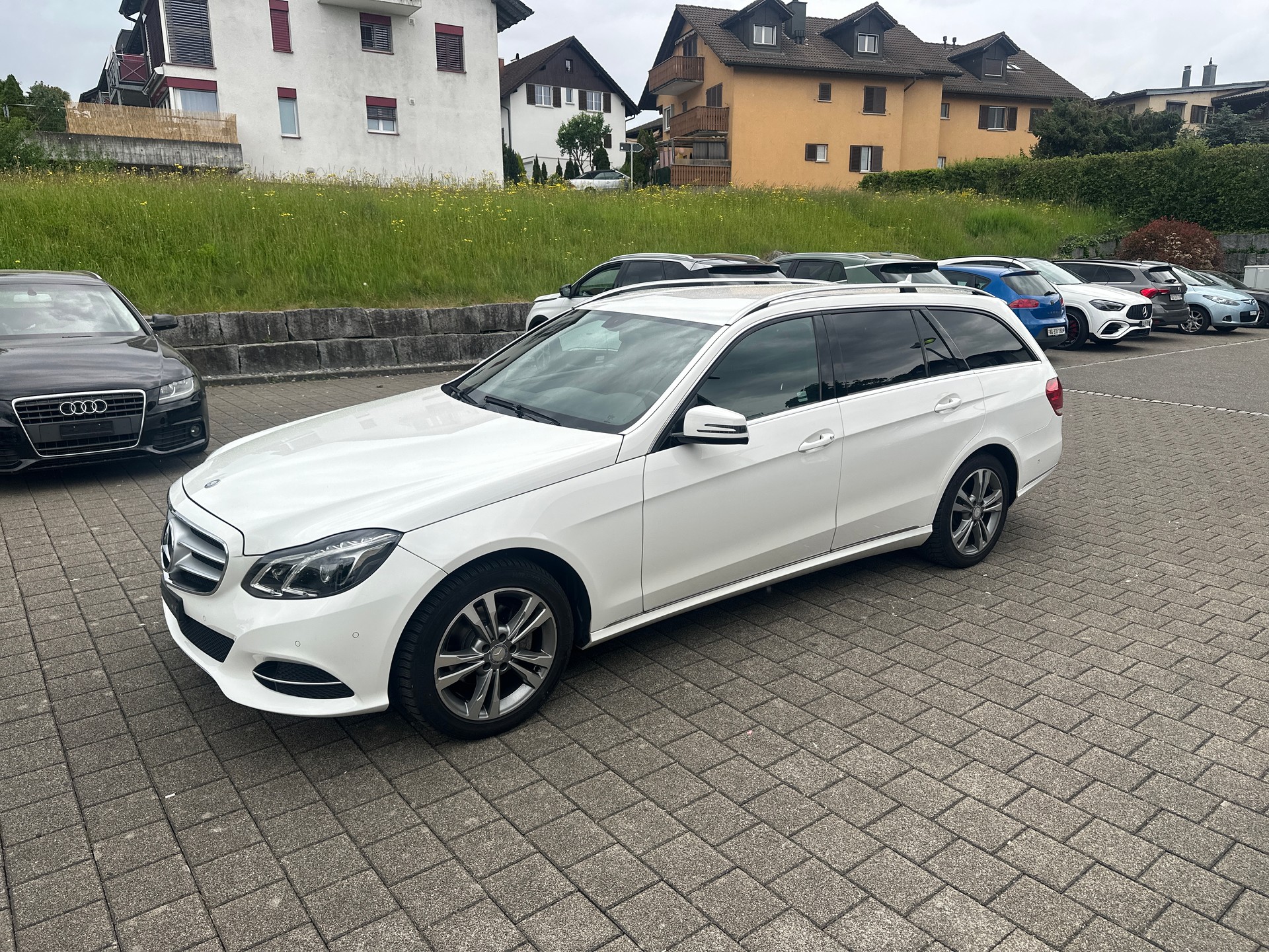 MERCEDES-BENZ E 220 CDI Avantgarde 7G-Tronic-showroom-element-1