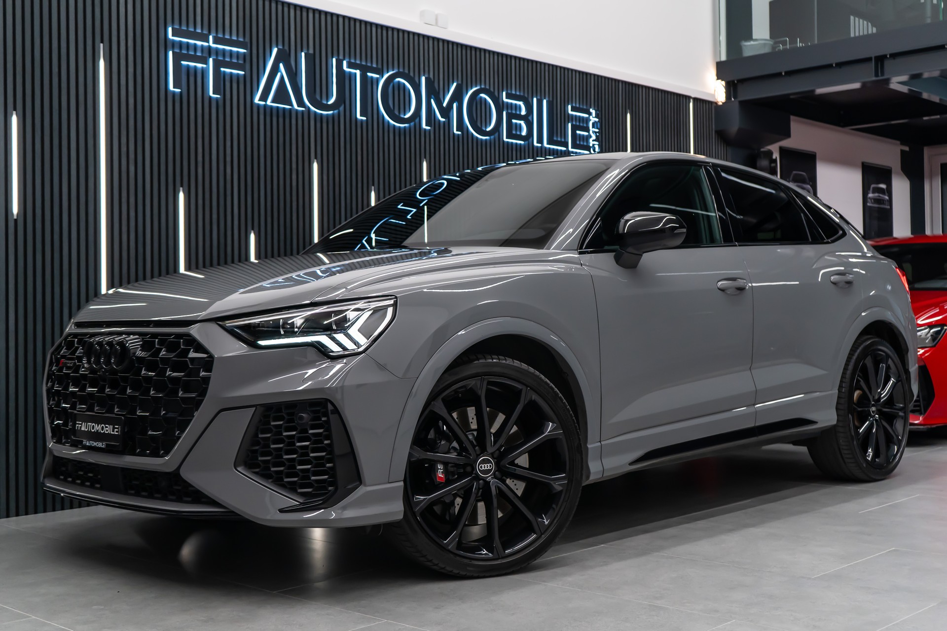 AUDI RS Q3 Sportback quattro S tronic / NARDOGRAU / FRISCH AB MFK / INKL. GARANTIE