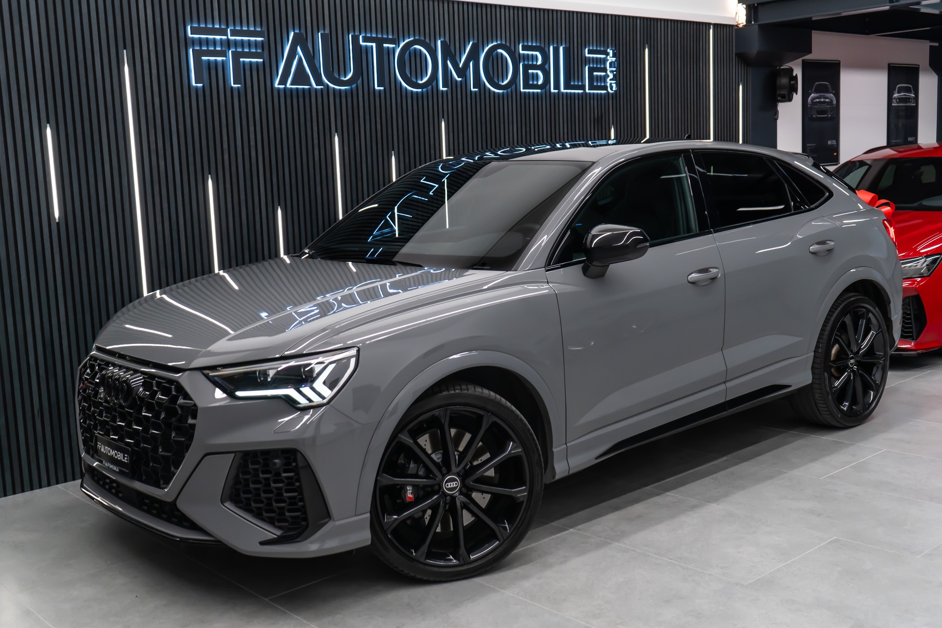AUDI RS Q3 Sportback quattro S tronic / NARDOGRAU / FRISCH AB MFK / INKL. GARANTIE-showroom-element-1