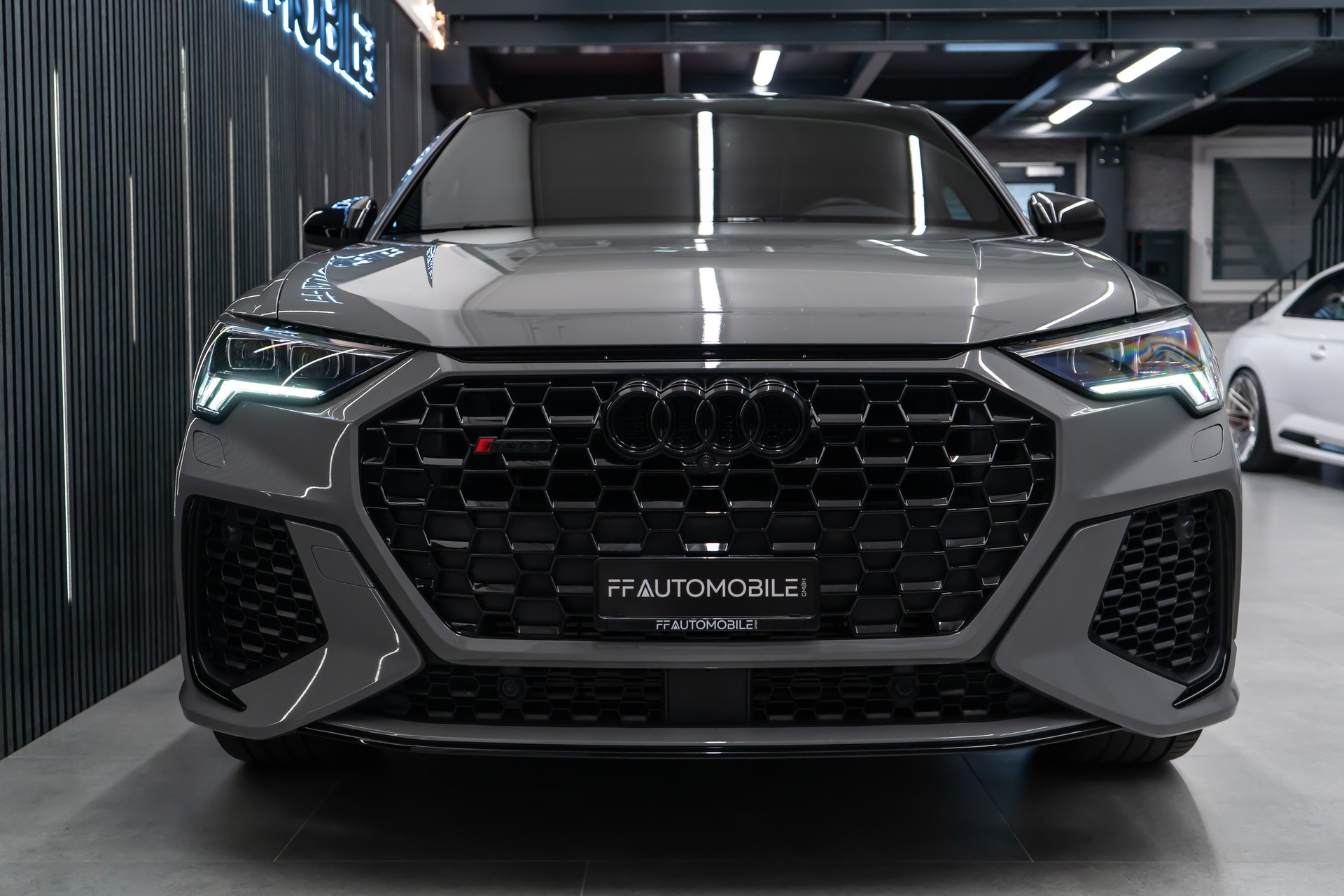 AUDI RS Q3 Sportback quattro S tronic / NARDOGRAU / FRISCH AB MFK / INKL. GARANTIE-showroom-element-2