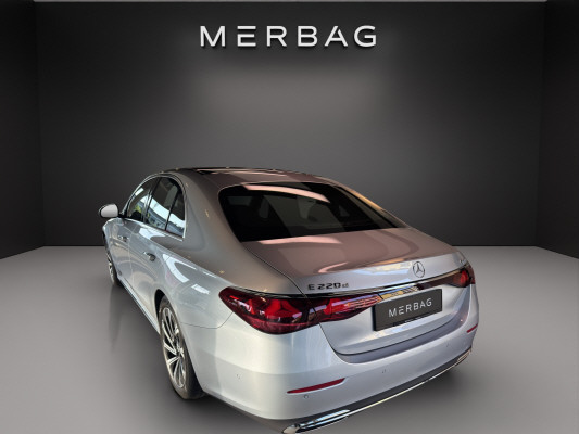 MERCEDES-BENZ E 220 d 4Matic-image-4