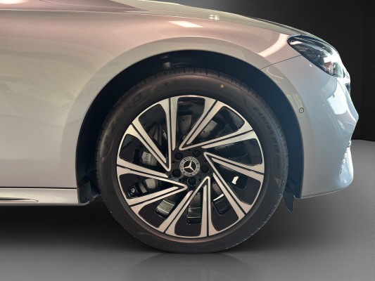 MERCEDES-BENZ E 220 d 4Matic-image-5