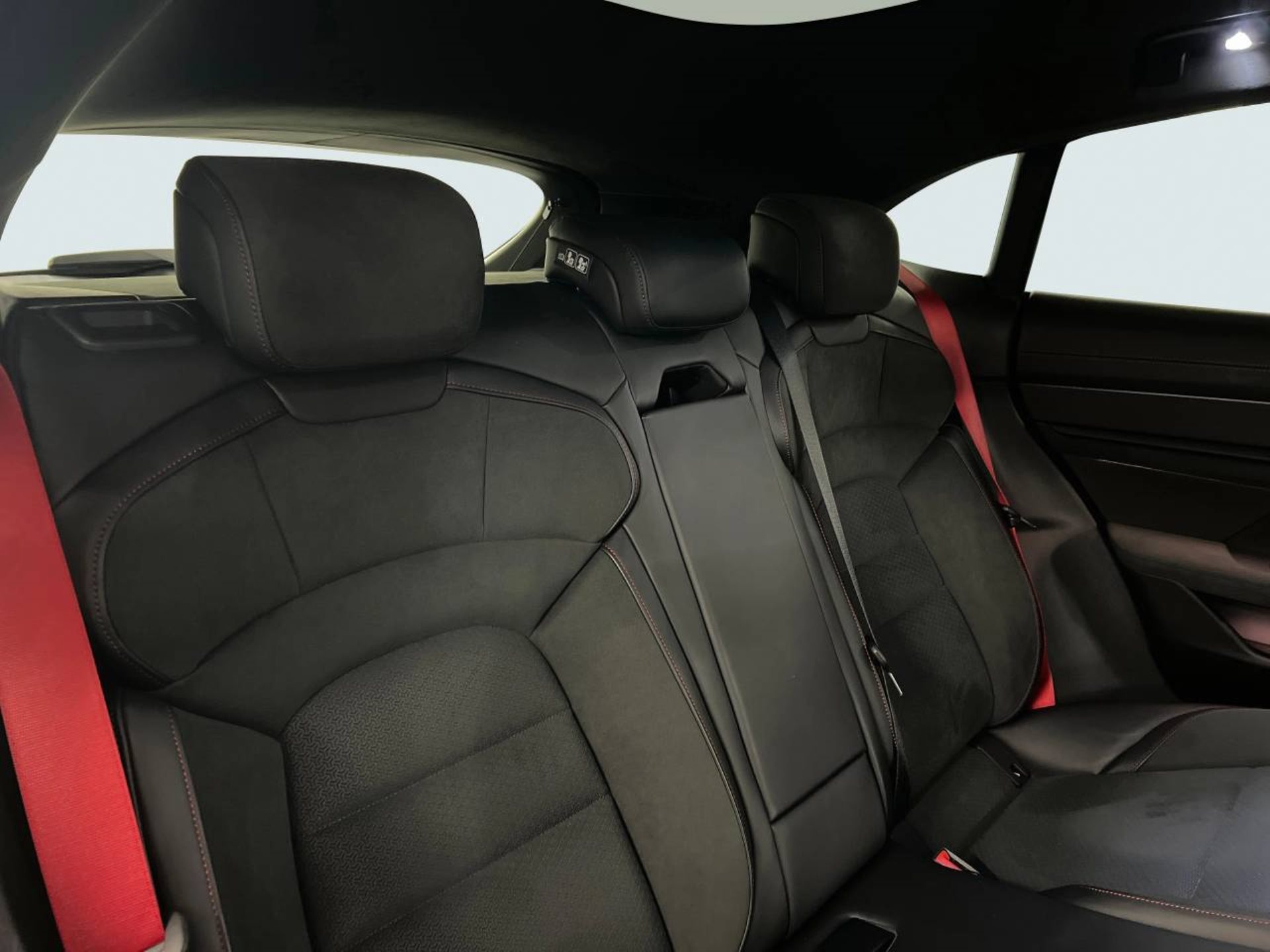 PORSCHE Taycan GTS Sport Turismo-image-24