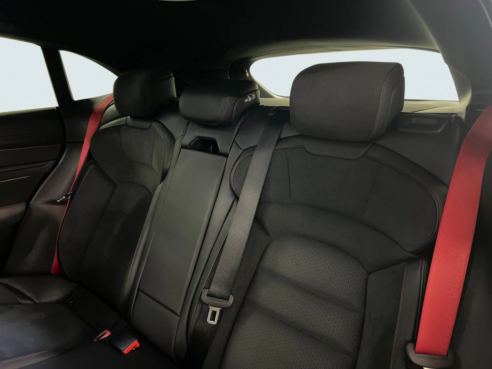 PORSCHE Taycan GTS Sport Turismo-image-23