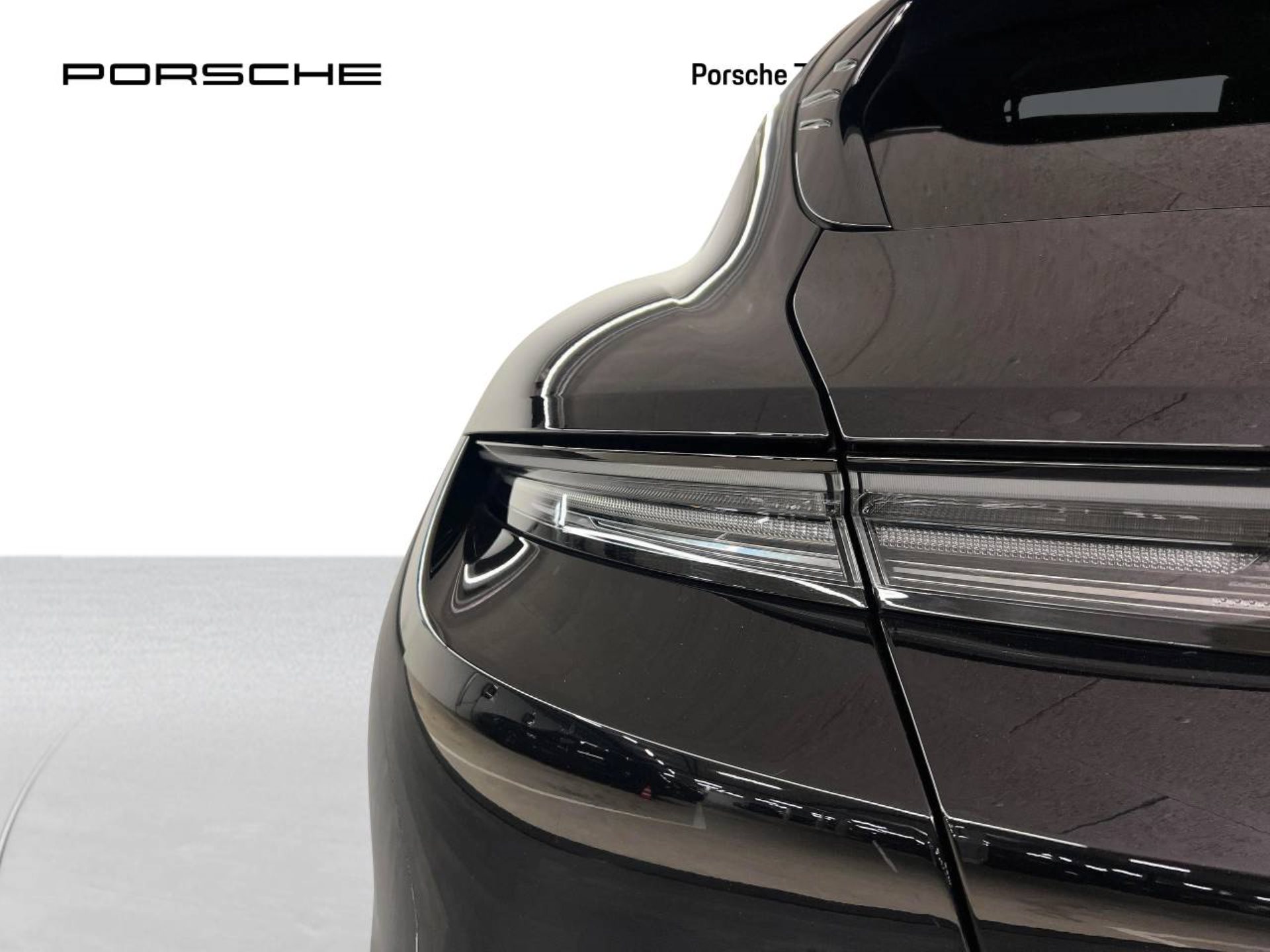 PORSCHE Taycan GTS Sport Turismo-image-12
