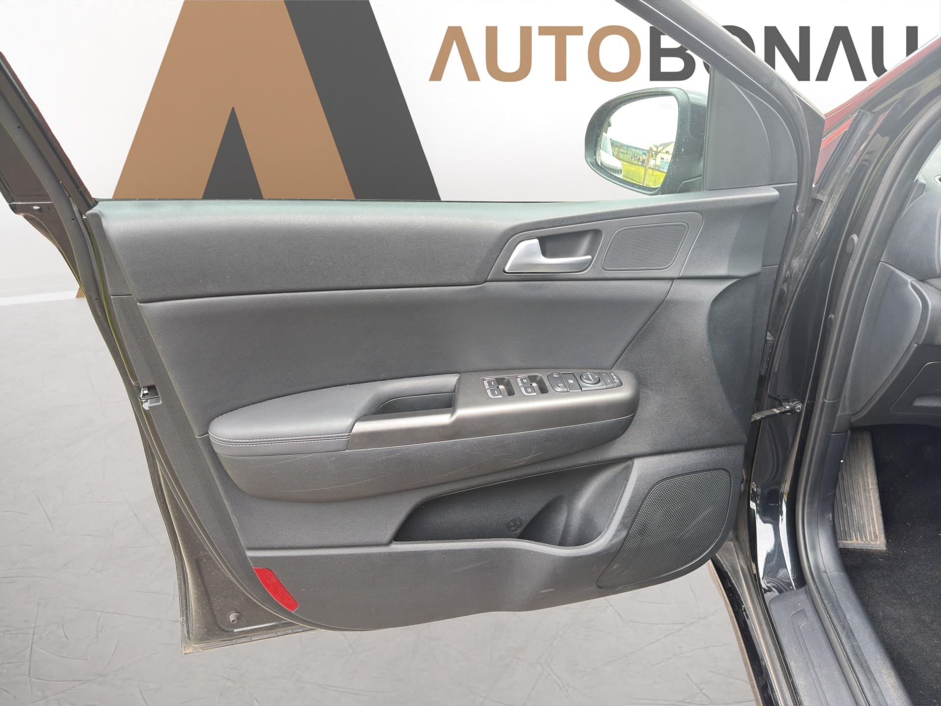 KIA Sportage 1.6 CRDi MHEV 4WD Black Edition-image-10