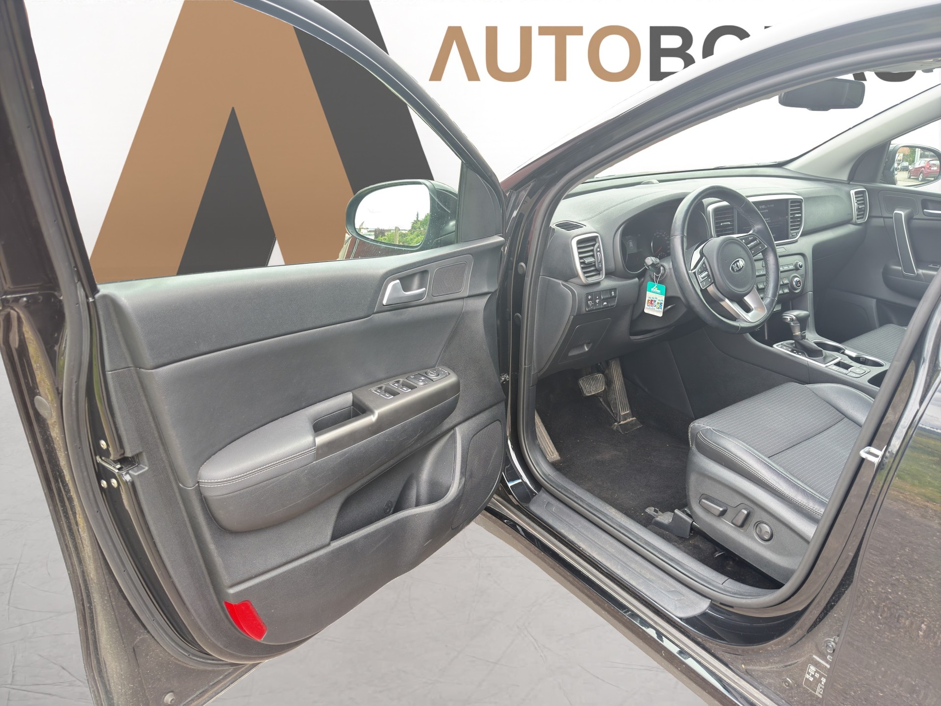 KIA Sportage 1.6 CRDi MHEV 4WD Black Edition-image-9