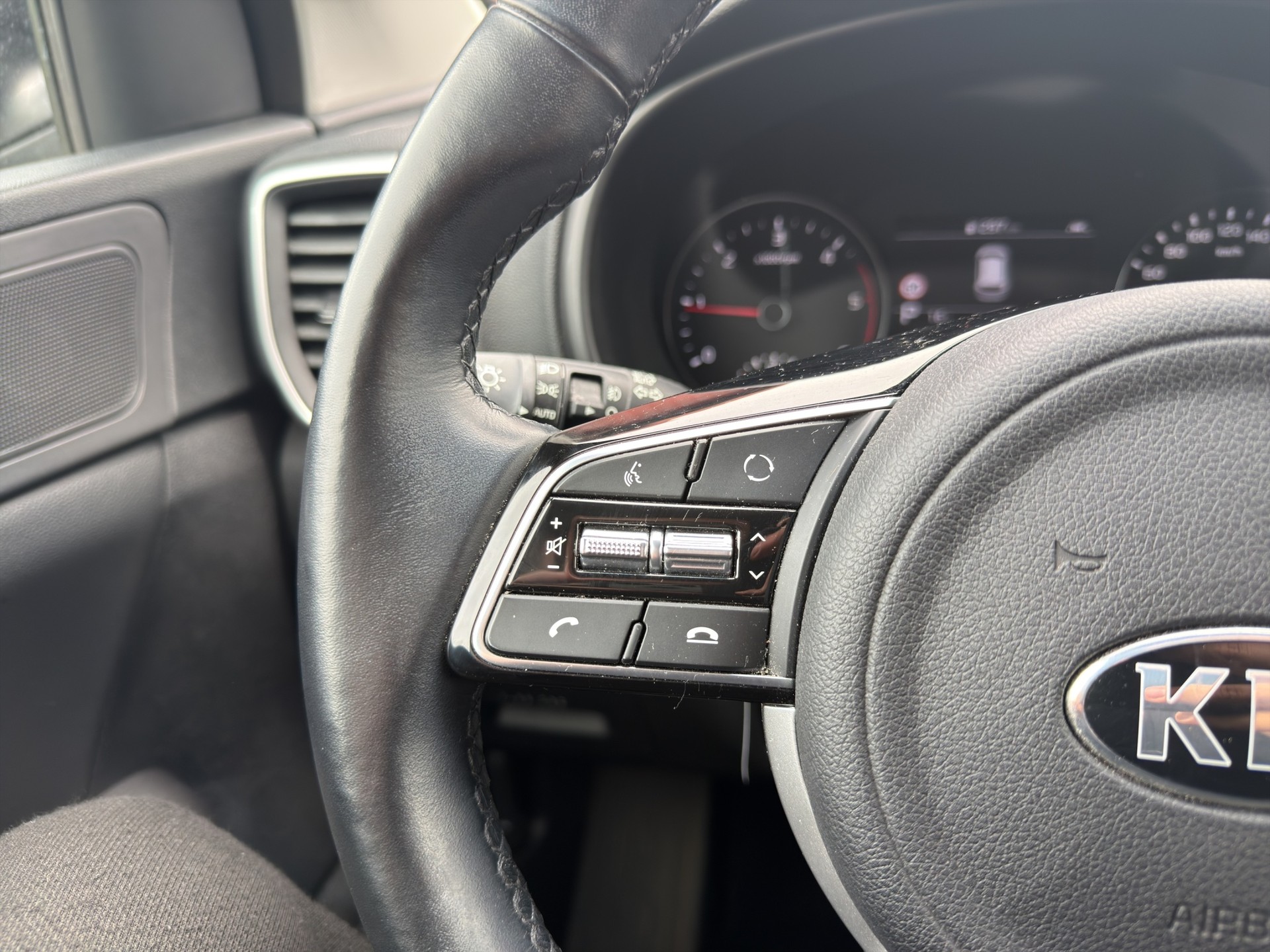 KIA Sportage 1.6 CRDi MHEV 4WD Black Edition-image-33