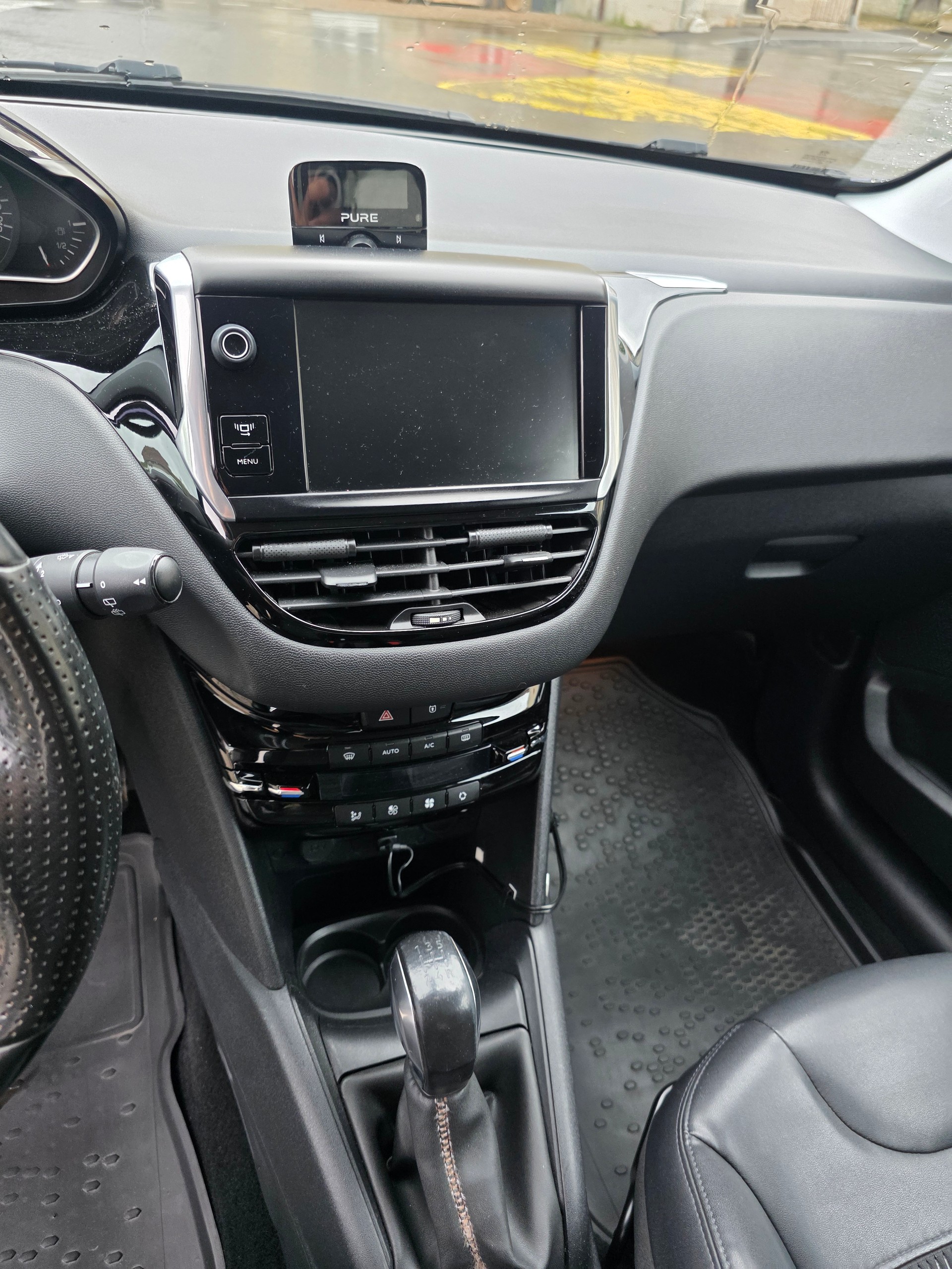 PEUGEOT 208 1.6 VTI Allure-image-8