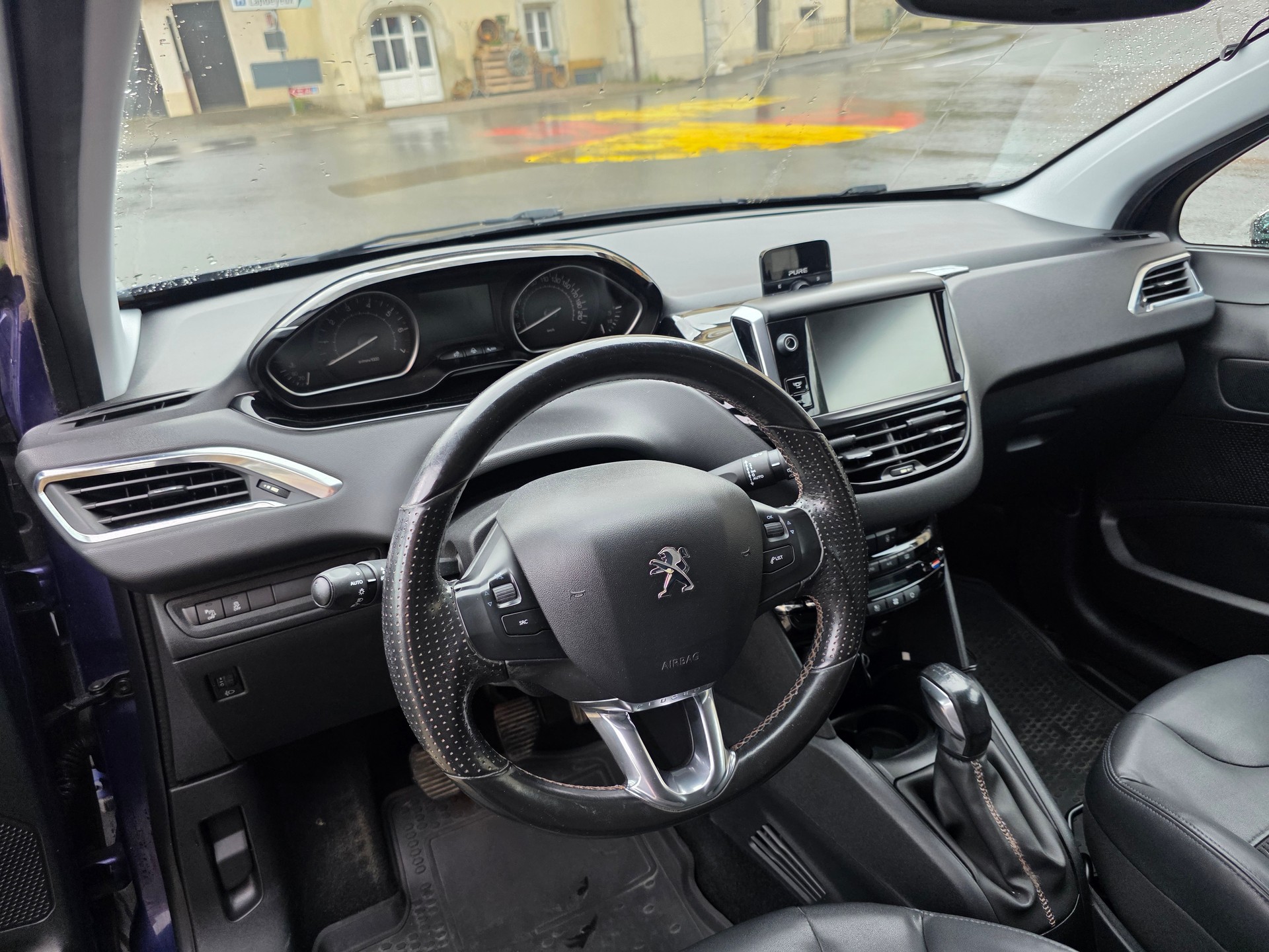 PEUGEOT 208 1.6 VTI Allure-image-7
