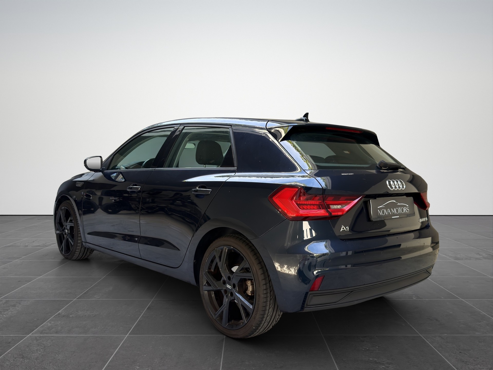 AUDI A1 Sportback 30 TFSI Attraction S-tronic-image-3