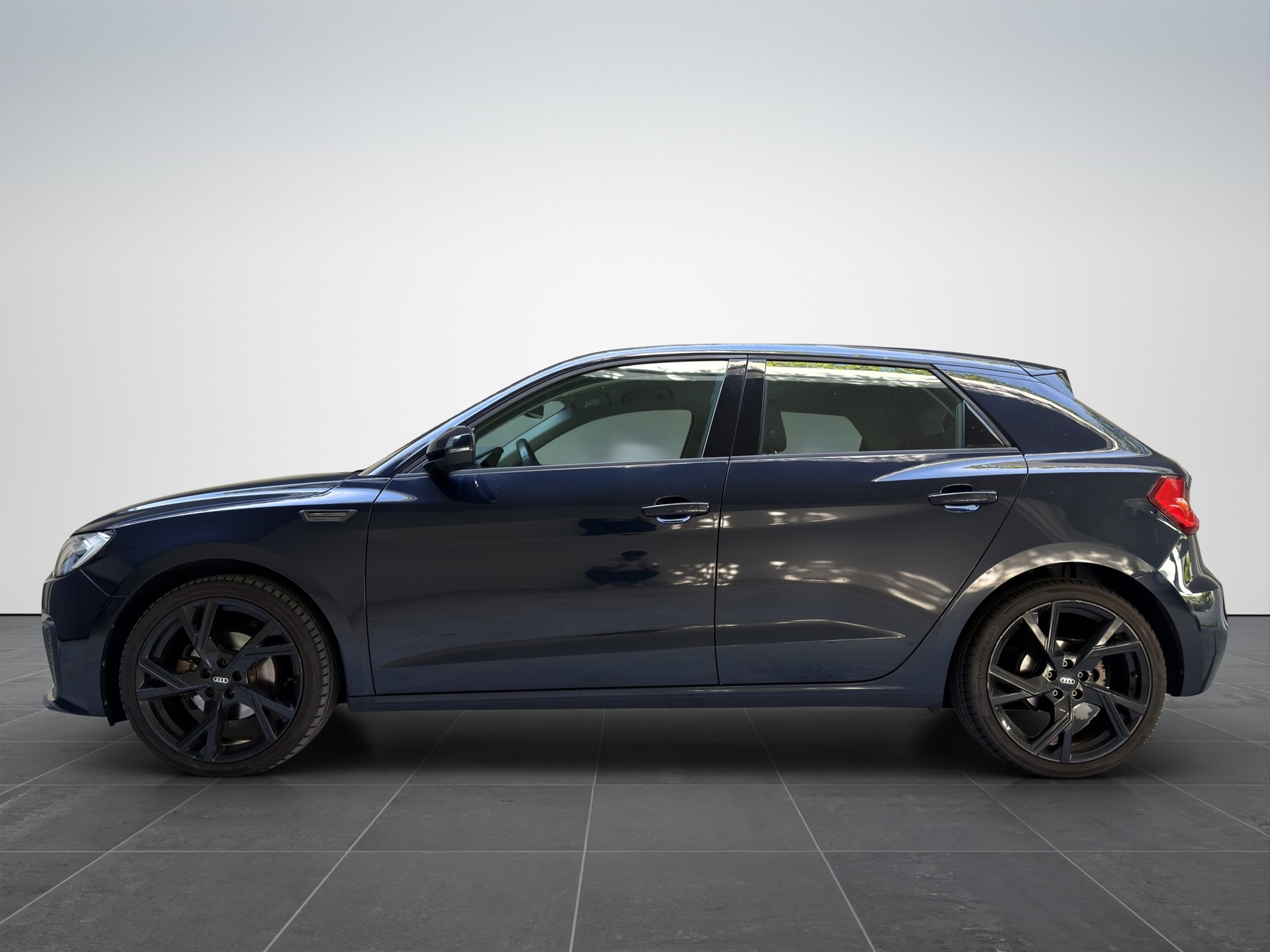 AUDI A1 Sportback 30 TFSI Attraction S-tronic-image-2