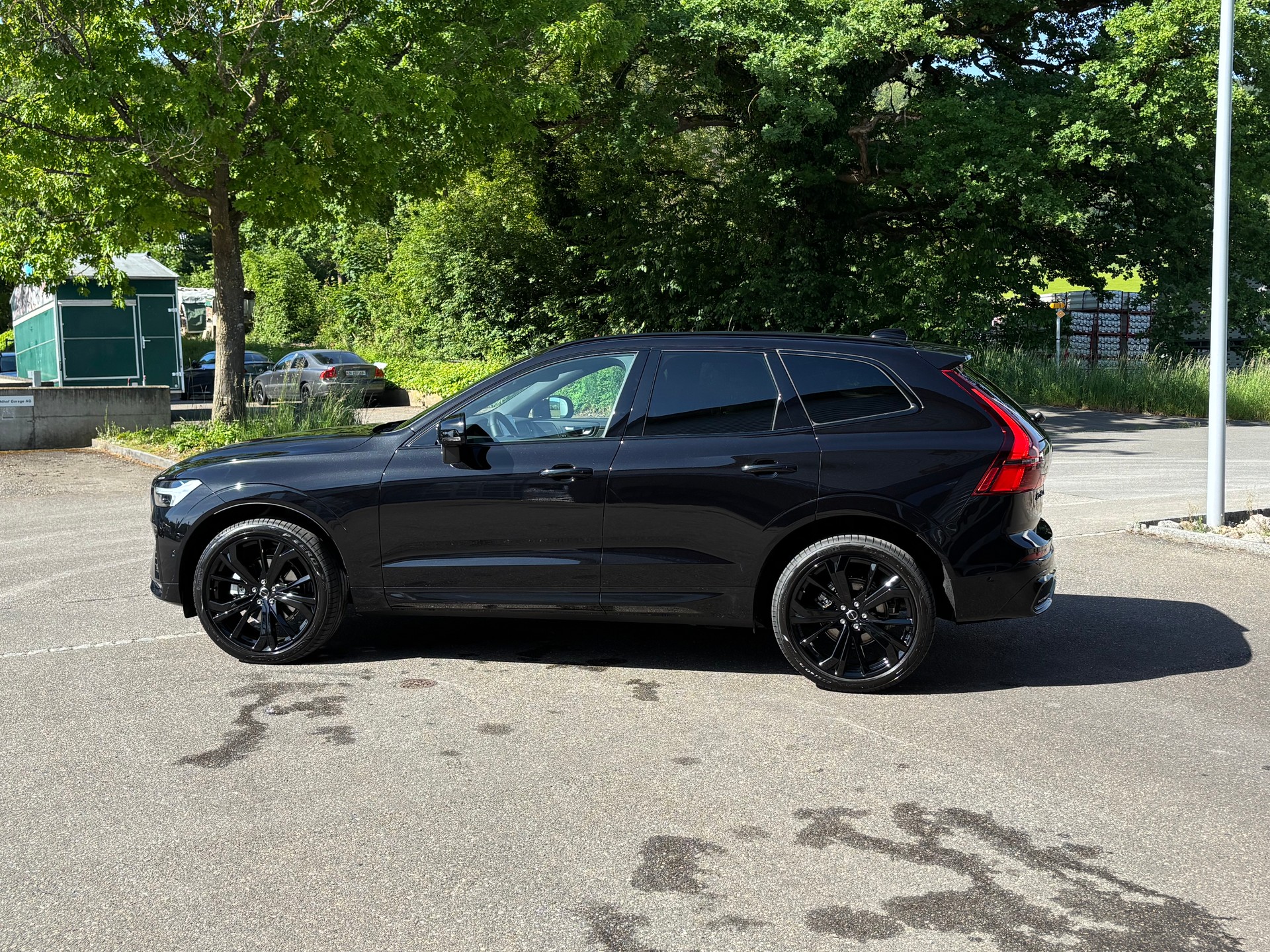 VOLVO XC60 2.0 B5 MH Black Edition AWD-image-4