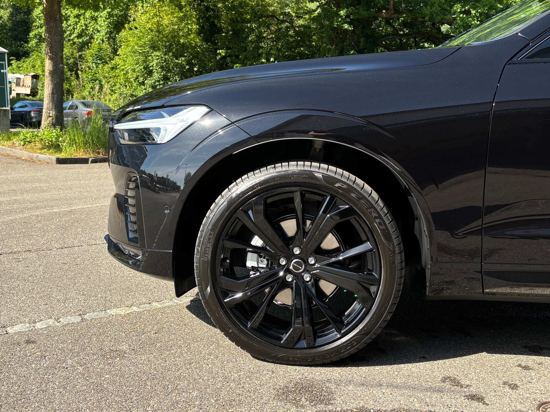VOLVO XC60 2.0 B5 MH Black Edition AWD-showroom-element-1