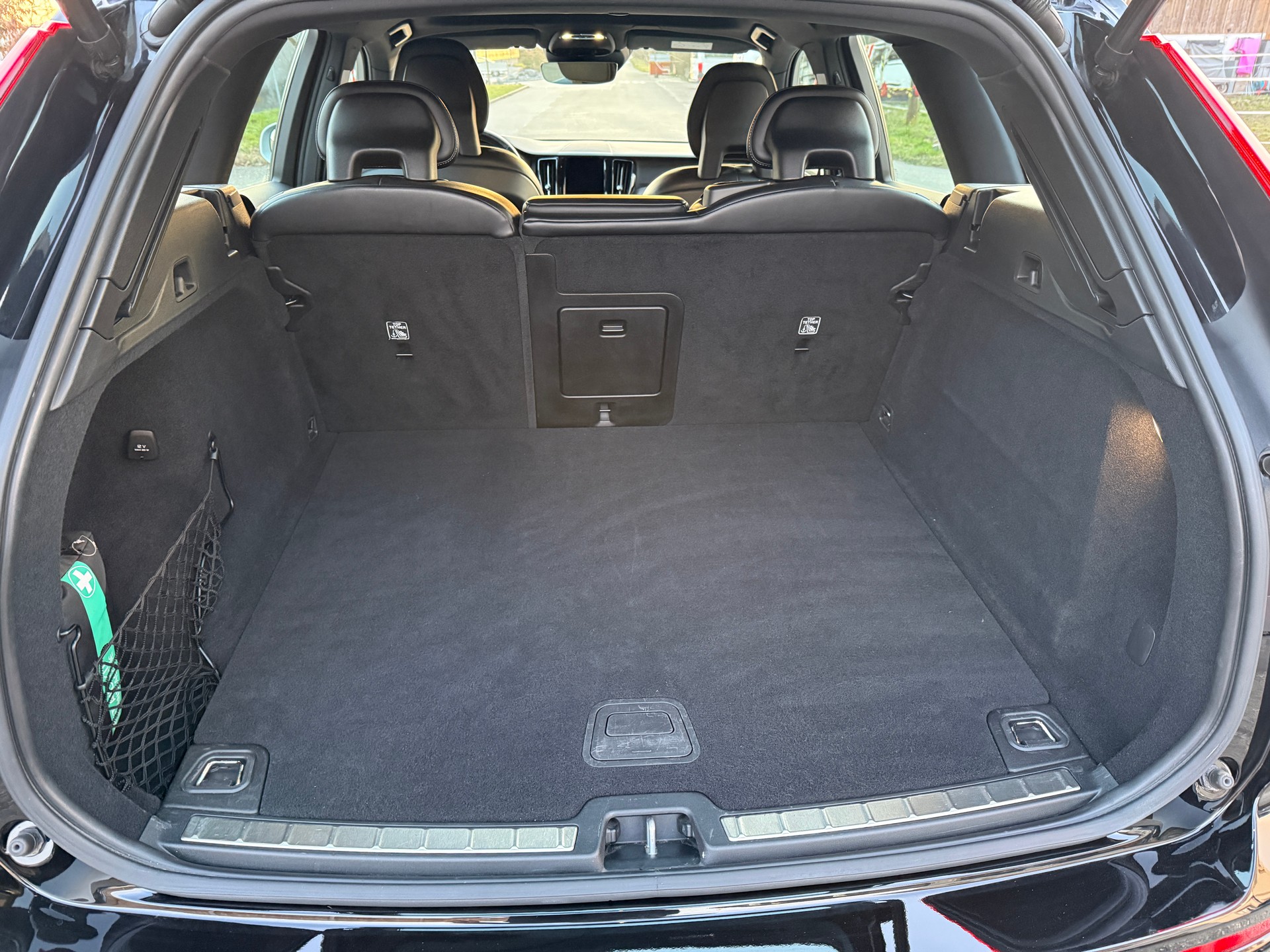 VOLVO XC60 T6 AWD R-Design Geartronic-image-14