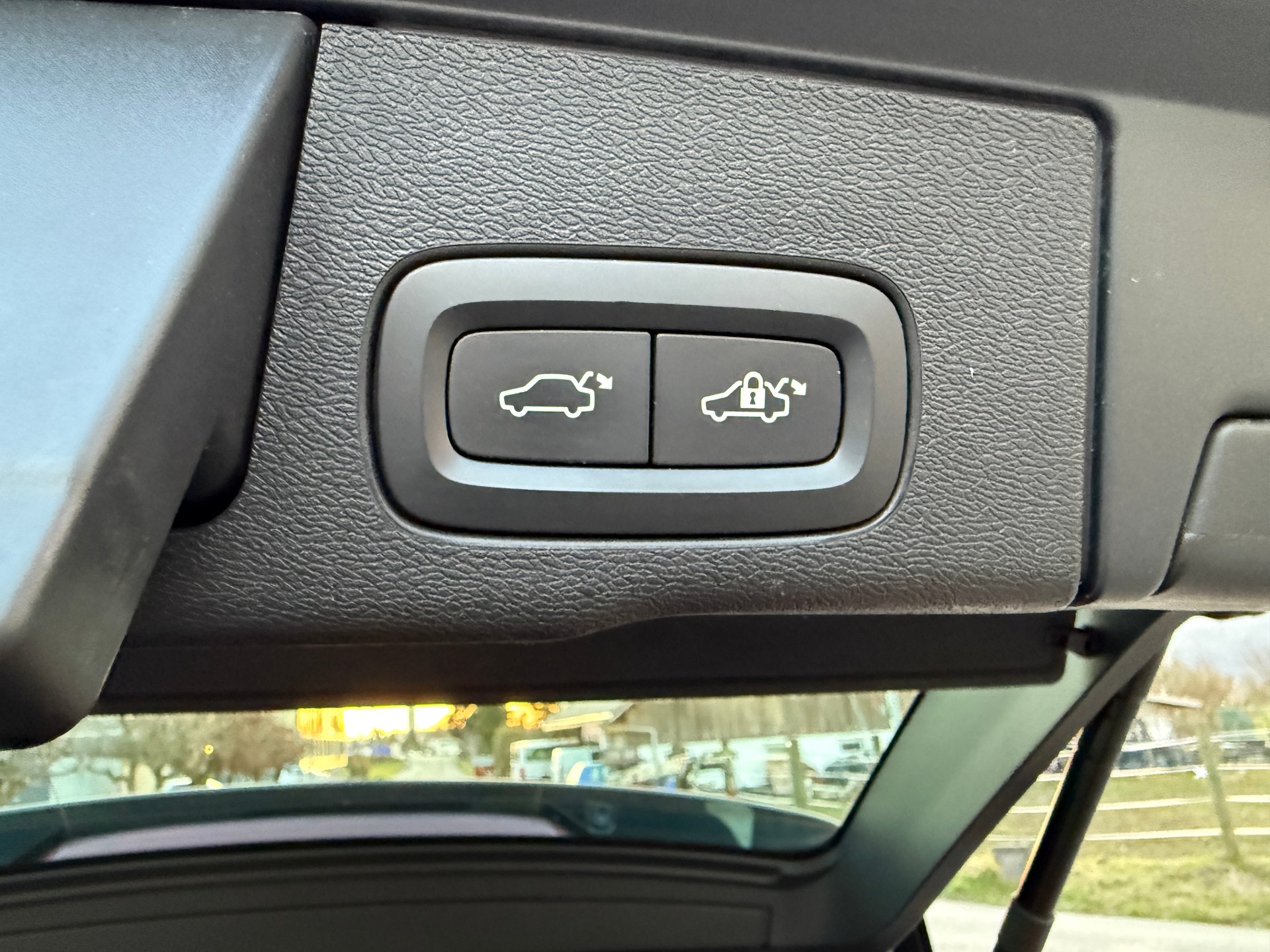 VOLVO XC60 T6 AWD R-Design Geartronic-image-15