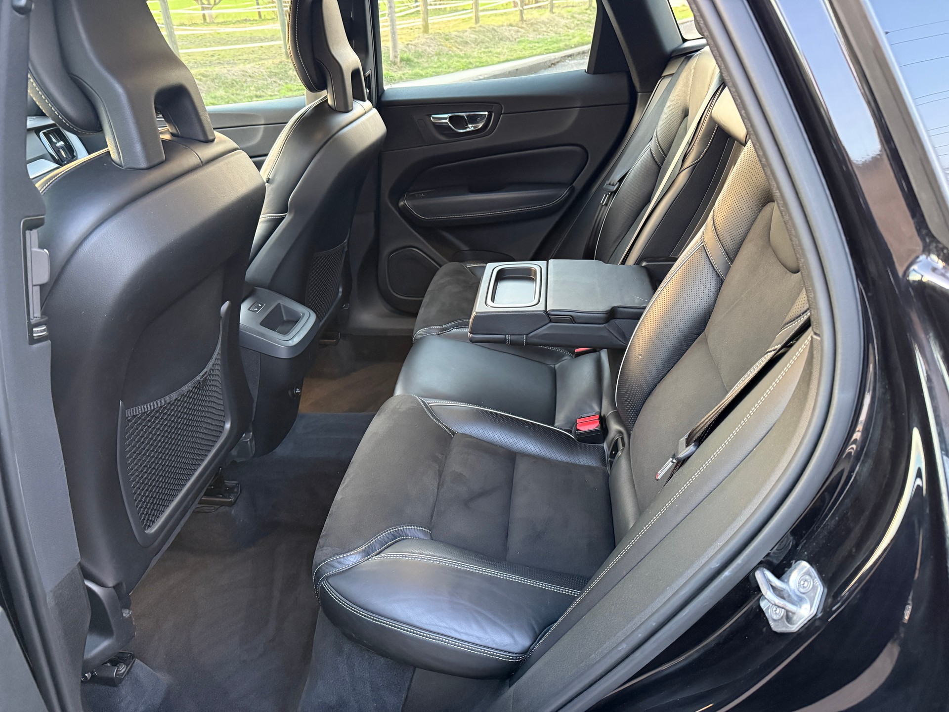 VOLVO XC60 T6 AWD R-Design Geartronic-image-12