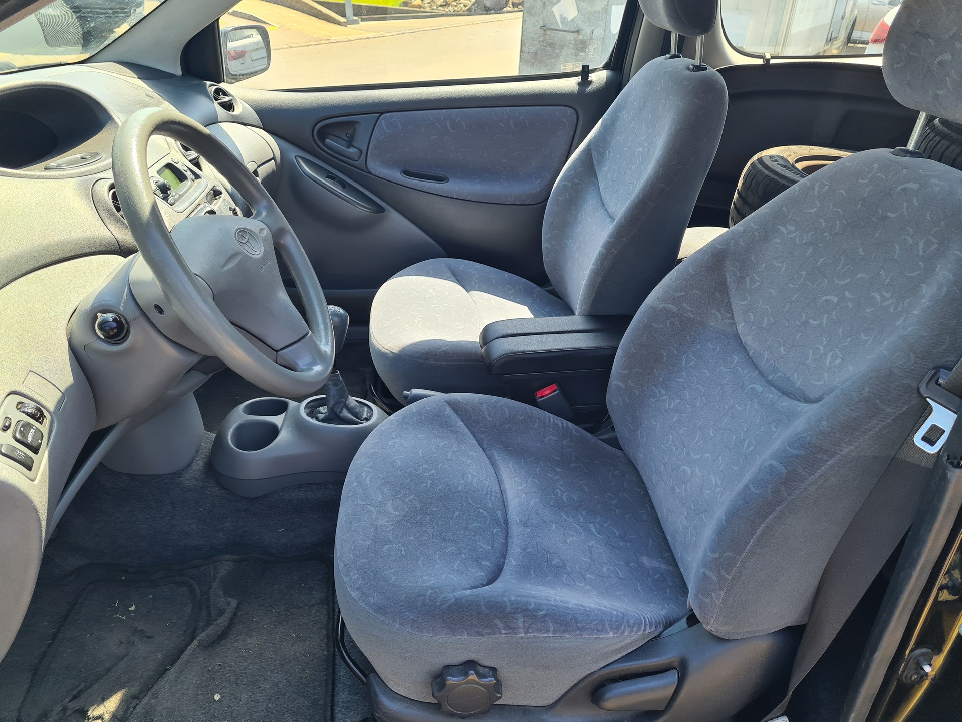 TOYOTA Yaris 1.0 Linea Luna-image-8