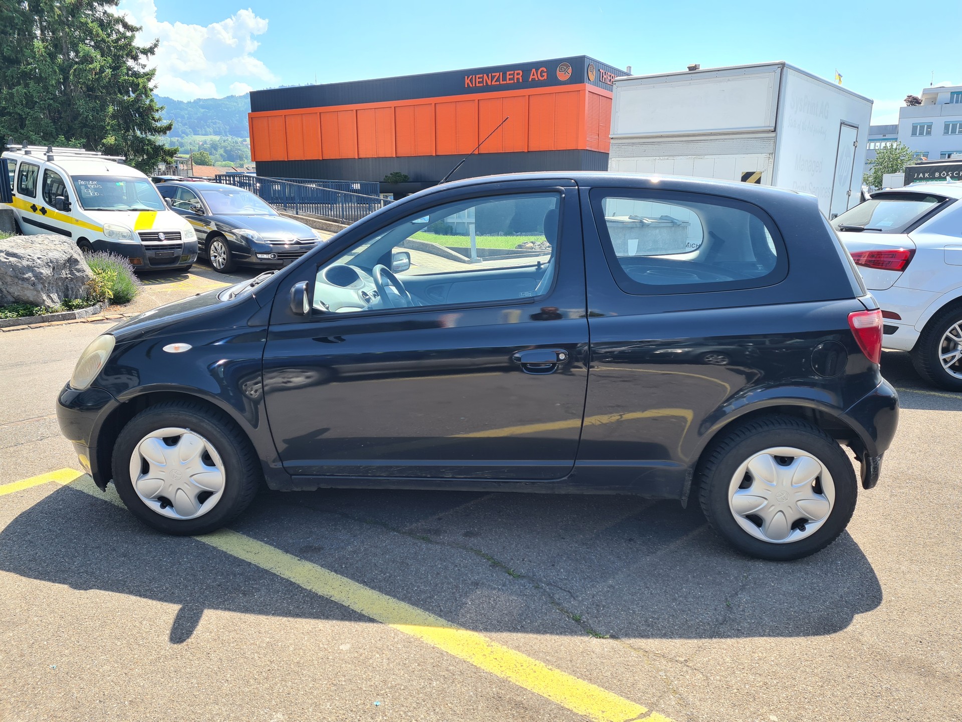 TOYOTA Yaris 1.0 Linea Luna-image-3