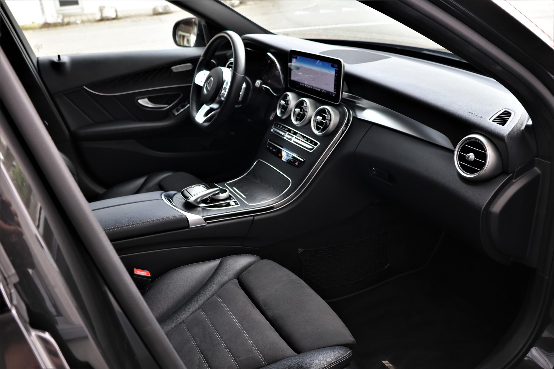 MERCEDES-BENZ C 220 d Swiss Star AMG Line 4M 9G-Tronic (CH)-image-18