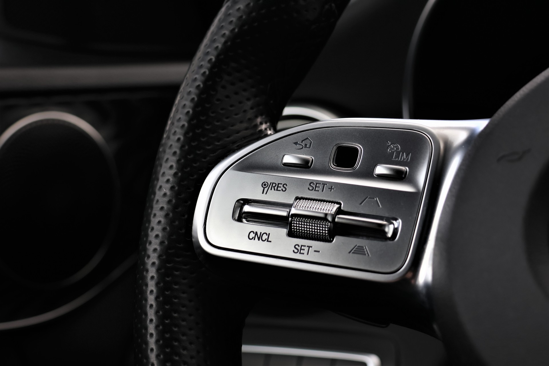 MERCEDES-BENZ C 220 d Swiss Star AMG Line 4M 9G-Tronic (CH)-image-17