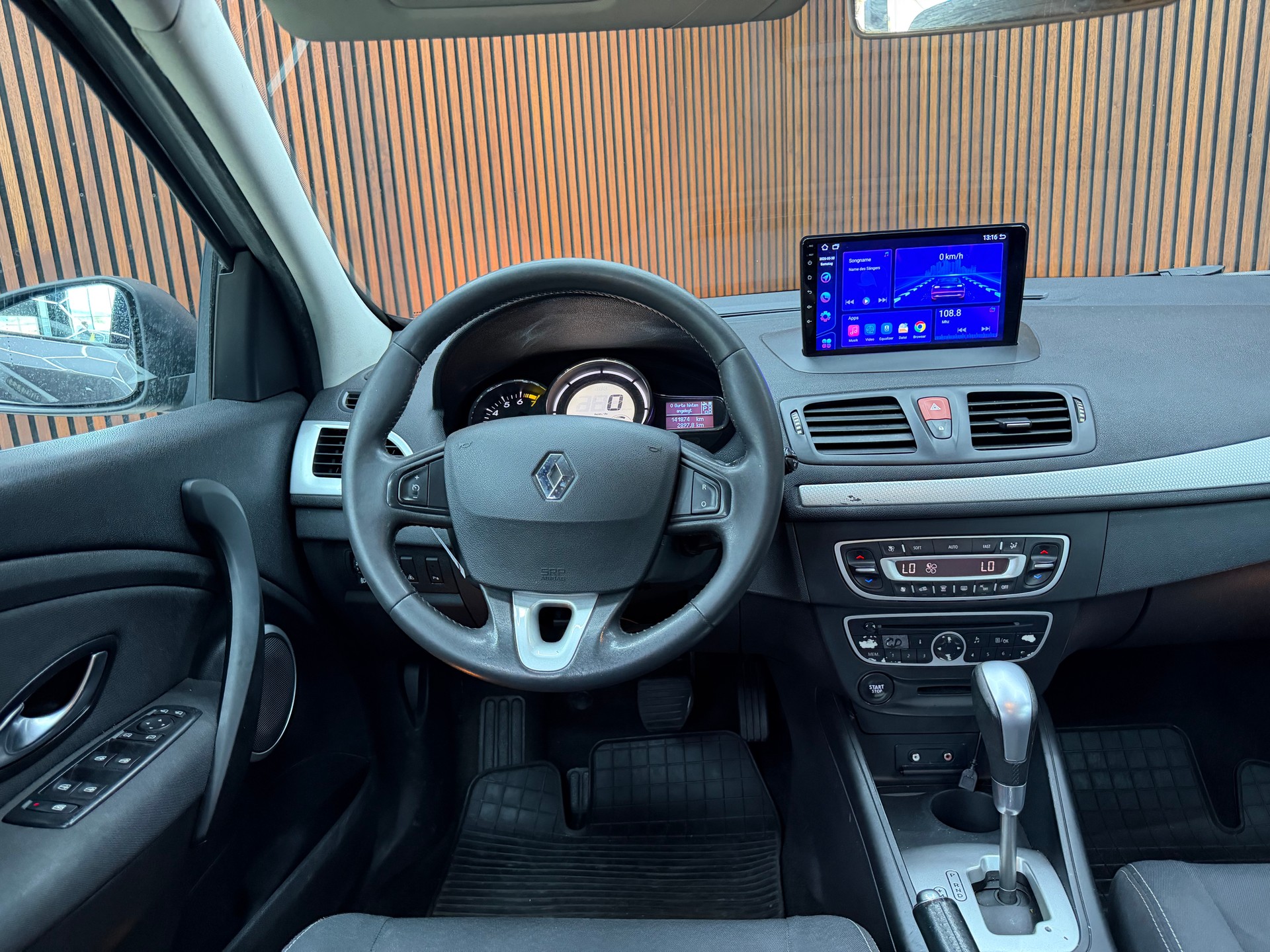 RENAULT Mégane Grandtour 2.0 16V Dynamique CVT-image-11