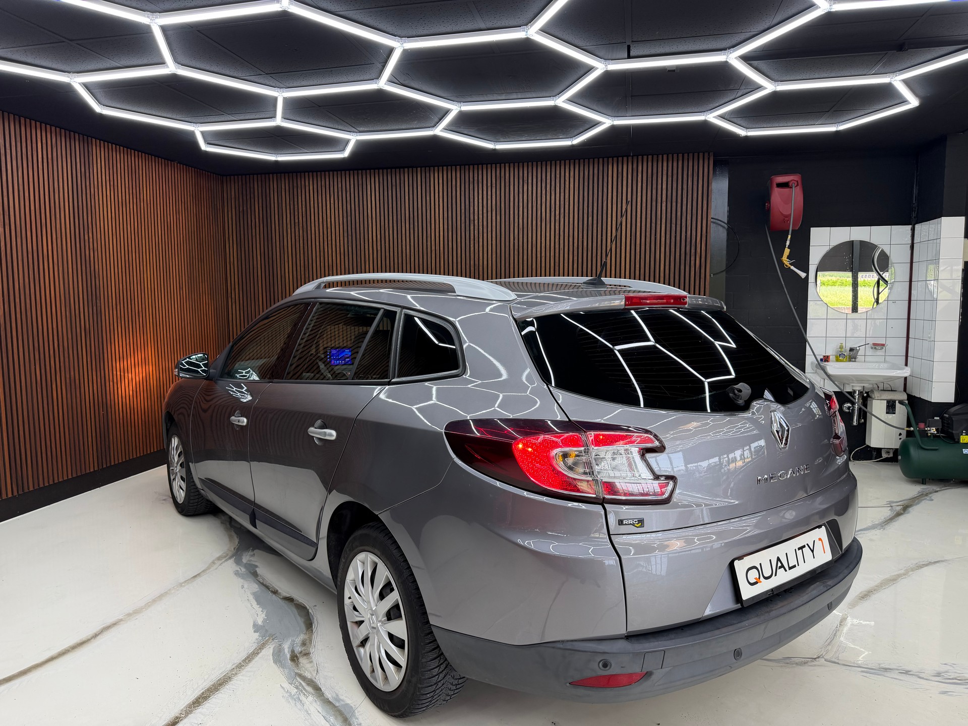 RENAULT Mégane Grandtour 2.0 16V Dynamique CVT-image-8
