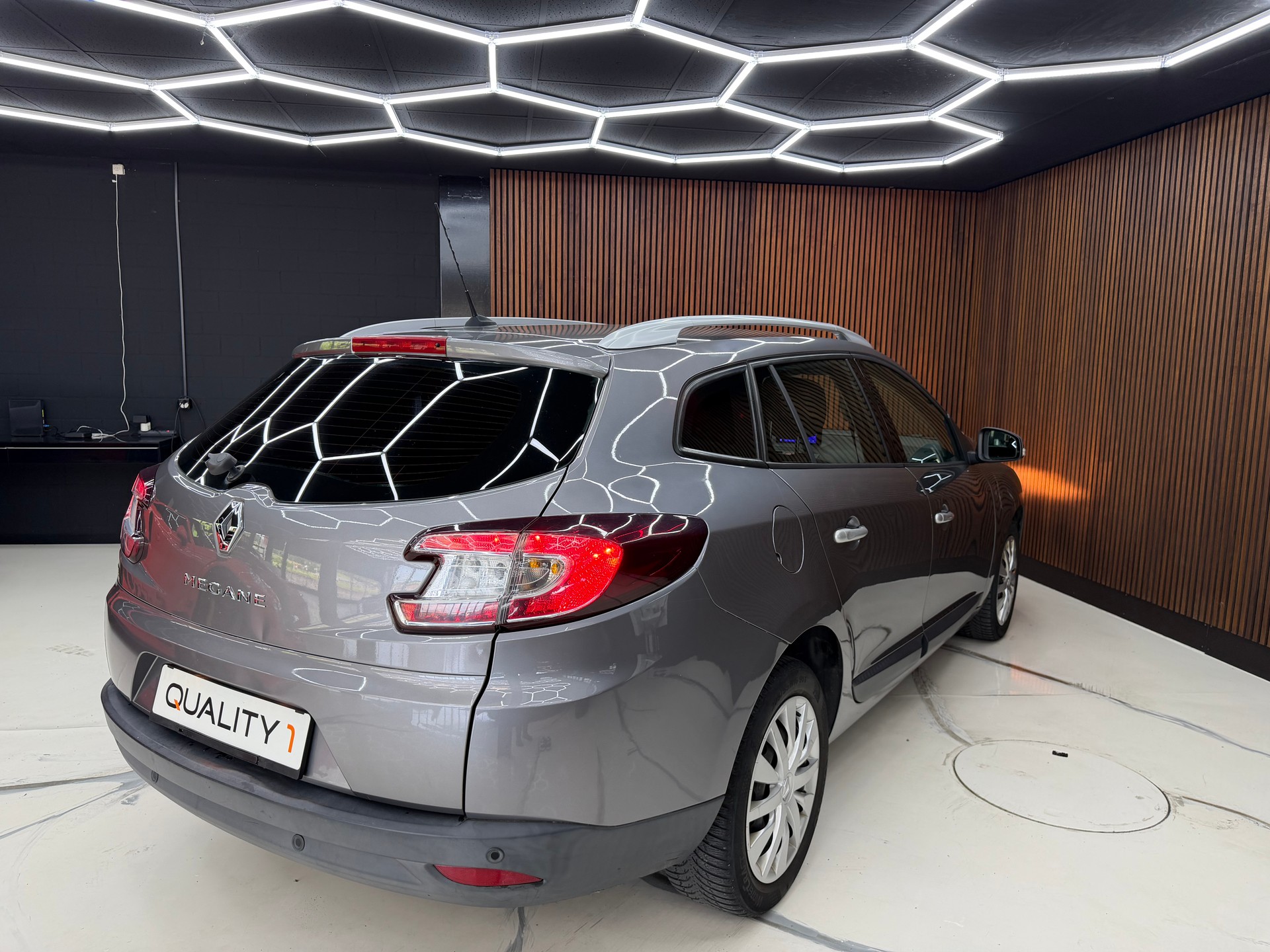 RENAULT Mégane Grandtour 2.0 16V Dynamique CVT-image-6