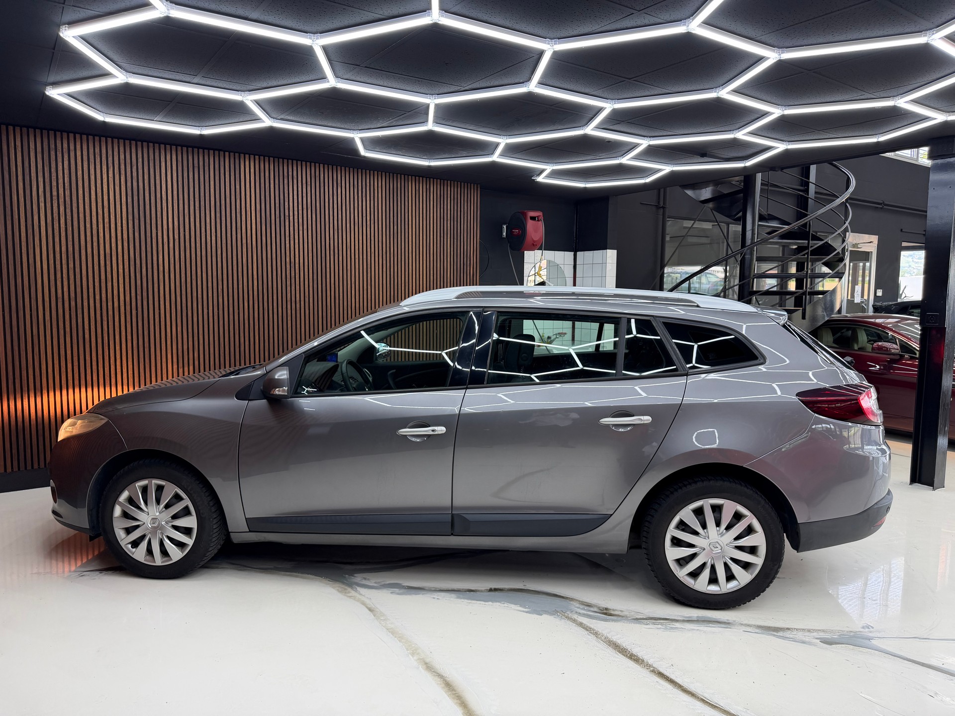 RENAULT Mégane Grandtour 2.0 16V Dynamique CVT-image-9