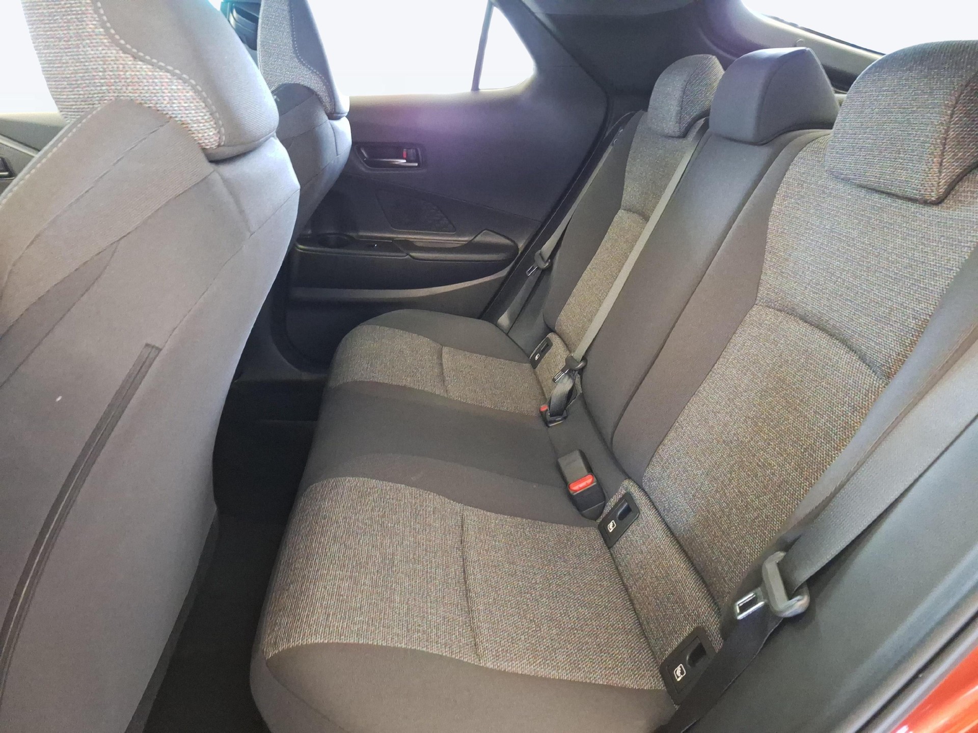 TOYOTA C-HR 1.8 HEV Swiss Edition-image-10