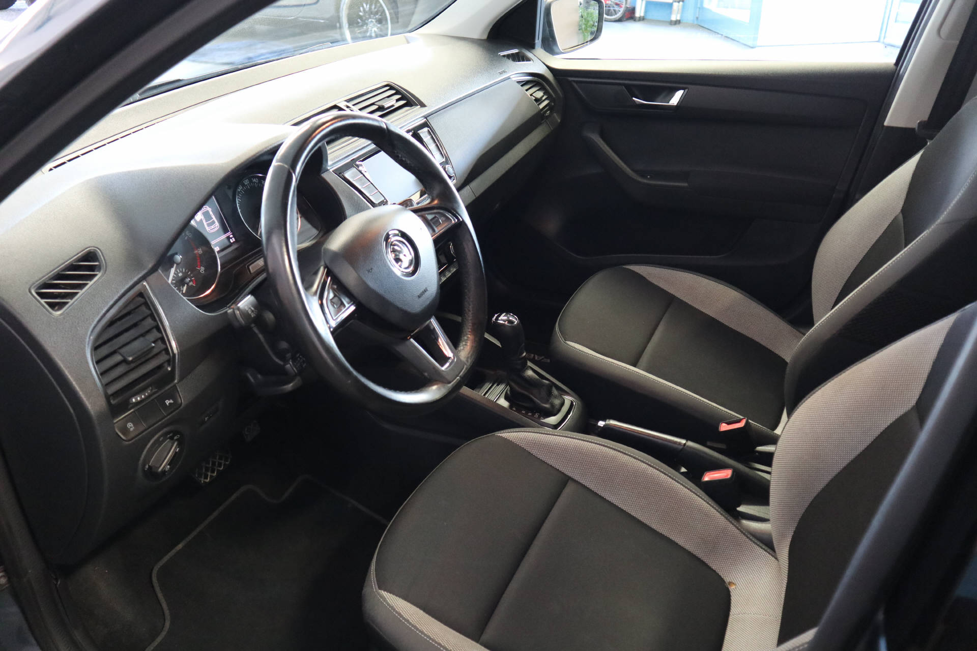 SKODA Fabia 1.0 TSI Ambition DSG-image-10